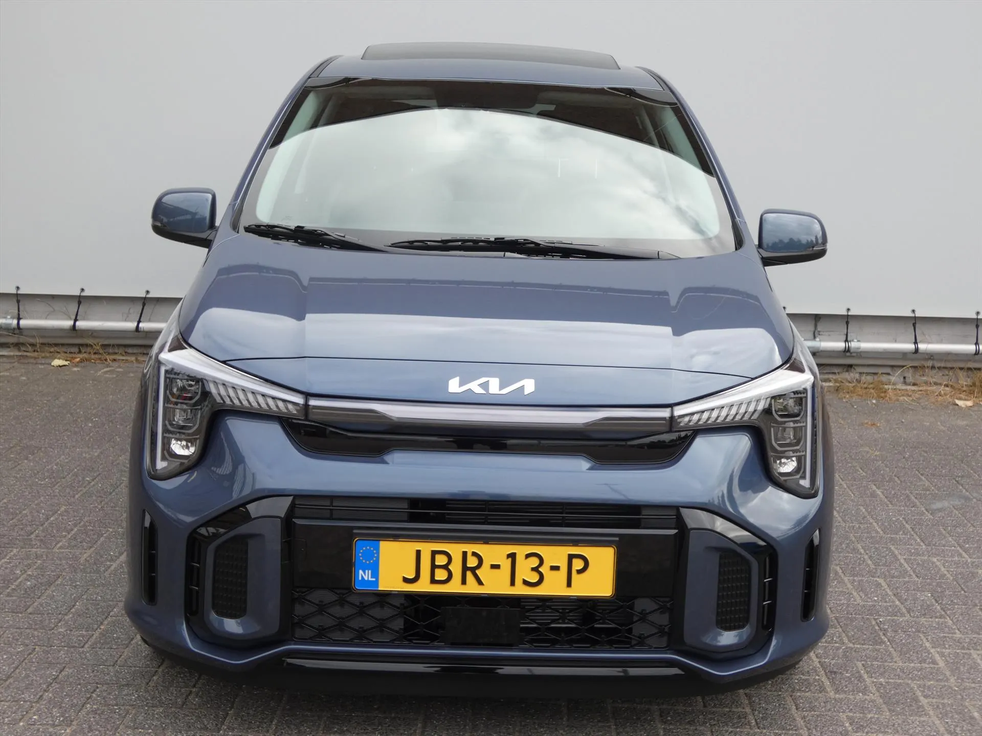 Kia Picanto met kenteken JBR-13-P – achteraanzicht