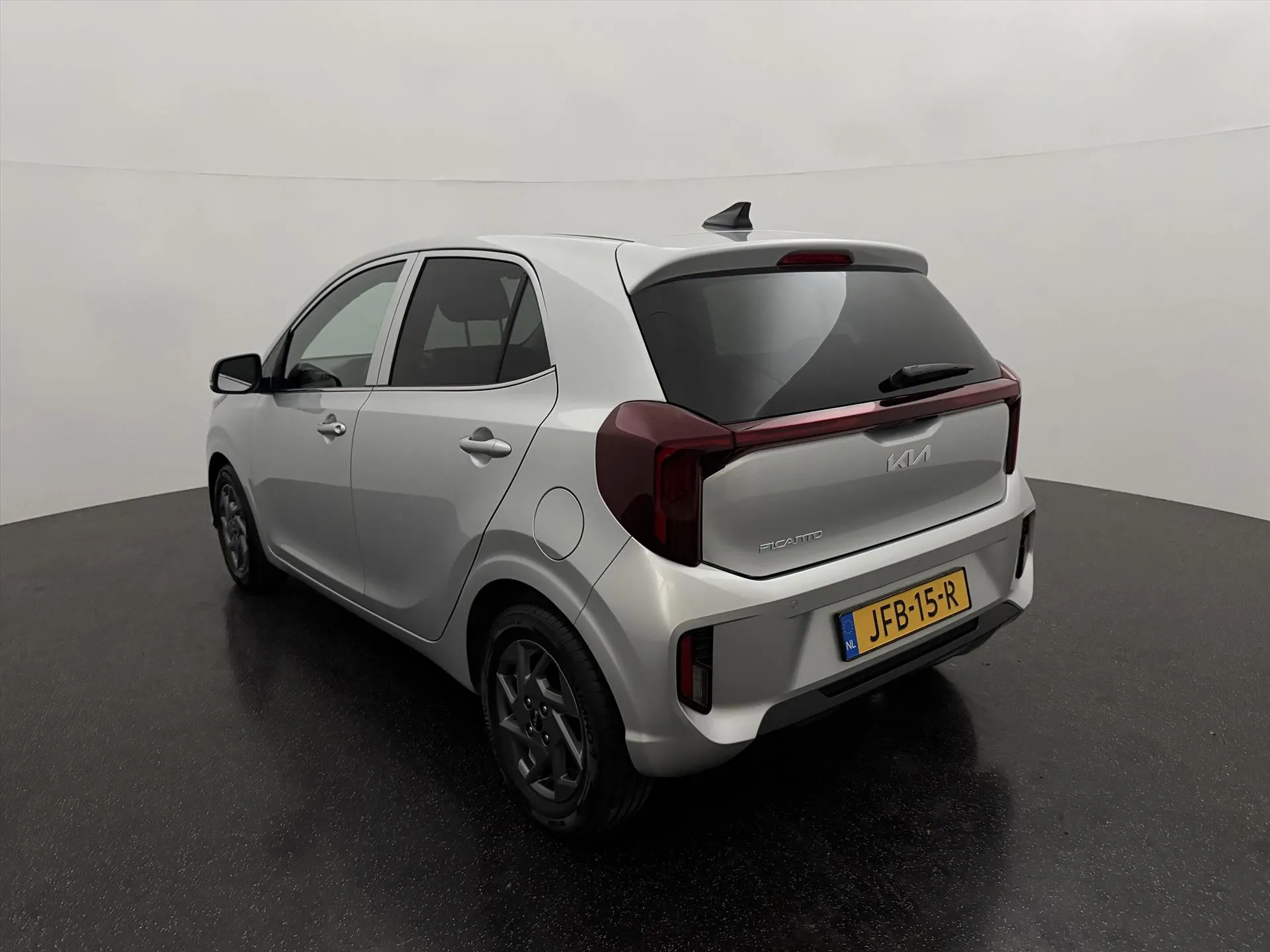 Kia Picanto met kenteken JFB-15-R – interieur