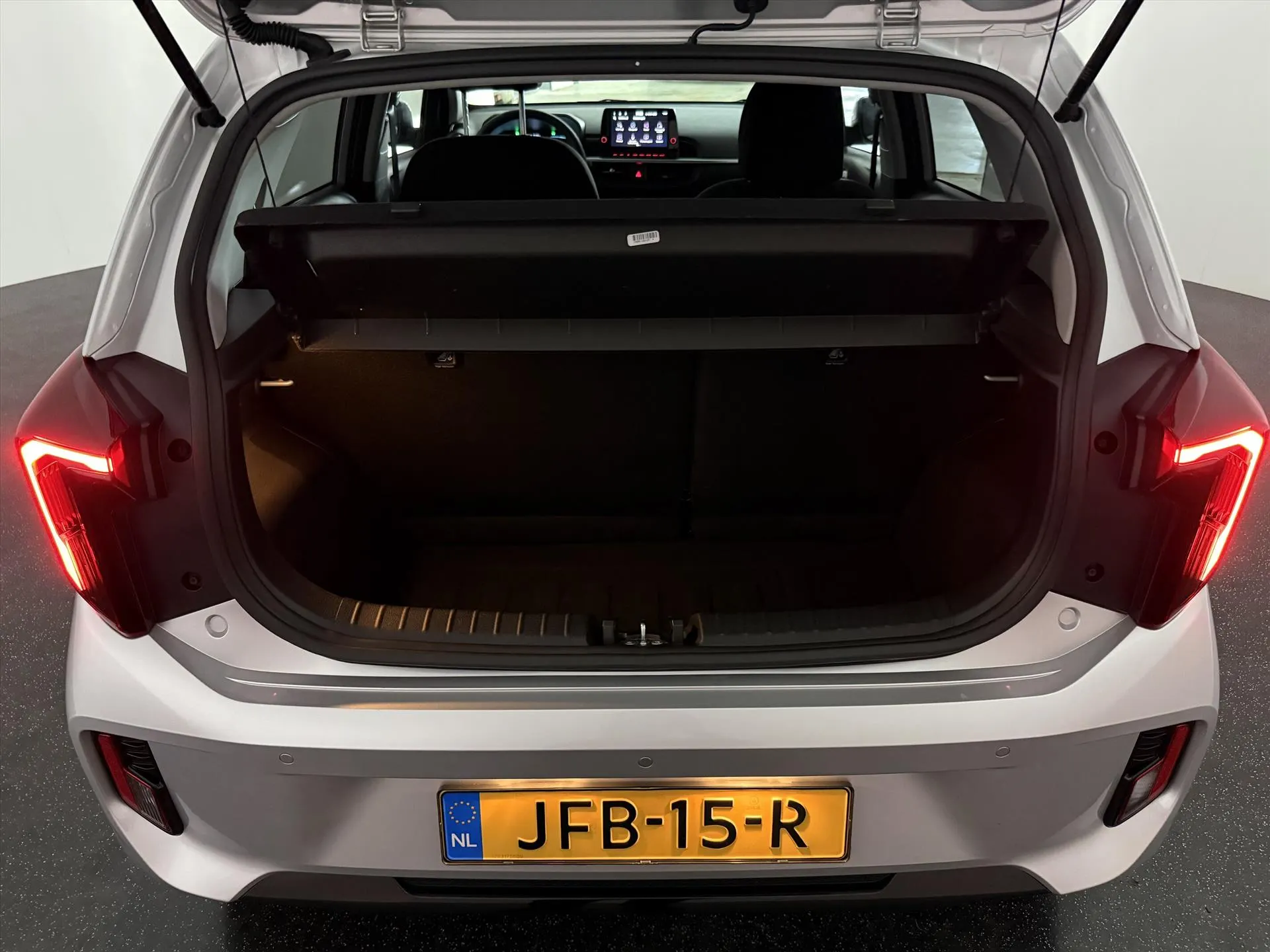 Kia Picanto met kenteken JFB-15-R – detailfoto