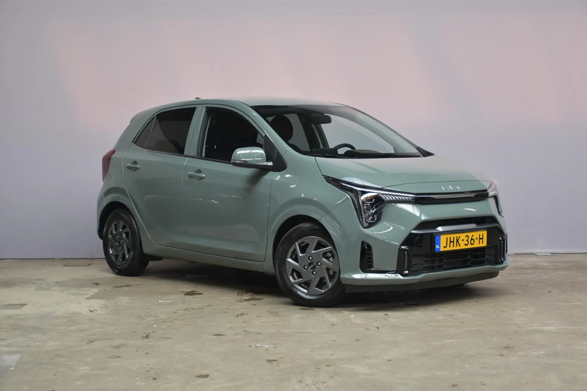 Kia Picanto met kenteken JHK-36-H – interieur