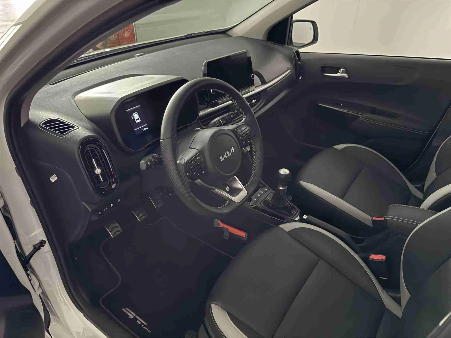 Kia Picanto met kenteken JHK-37-H – interieur