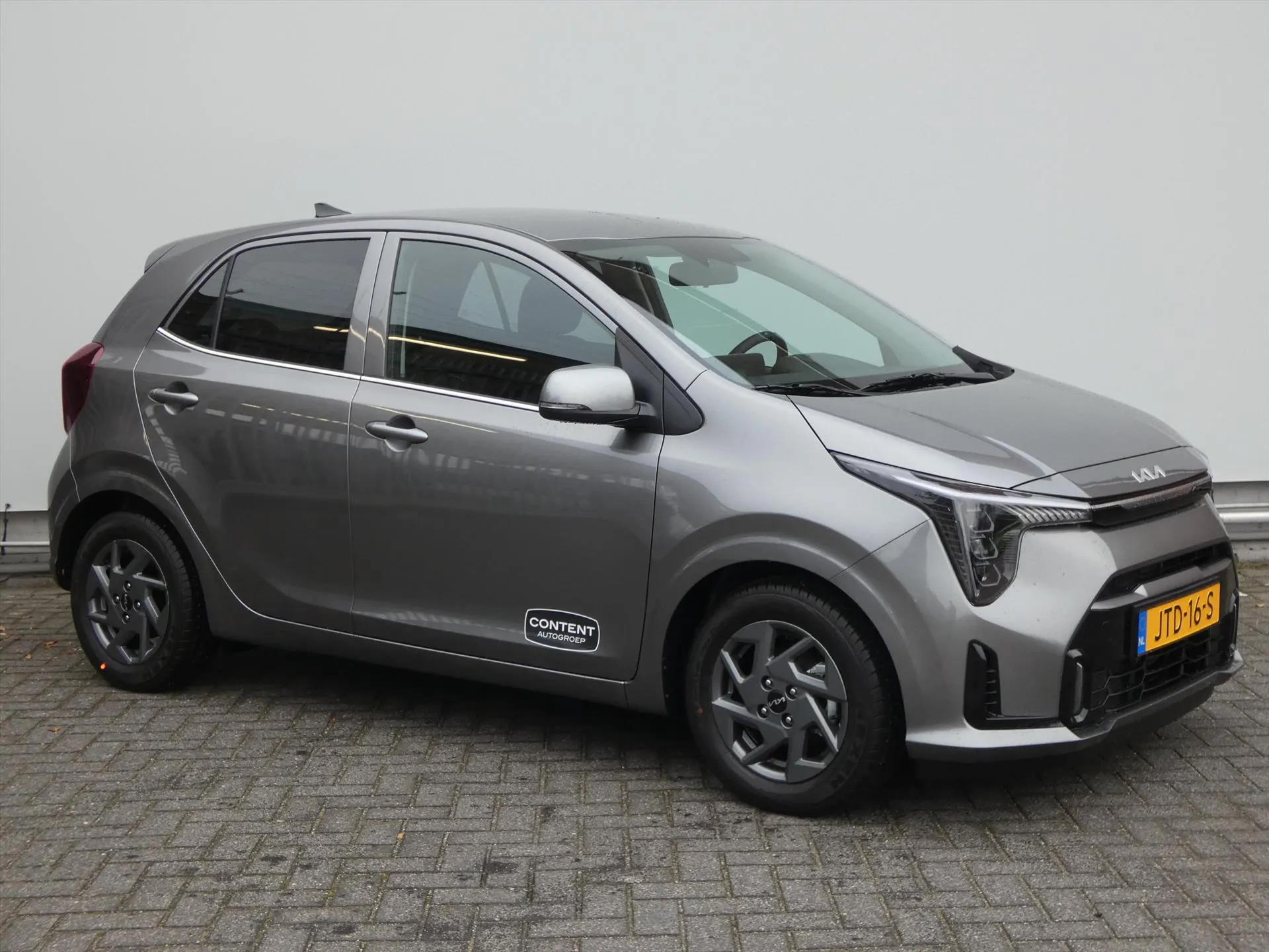 Kia Picanto met kenteken JTD-16-S – interieur