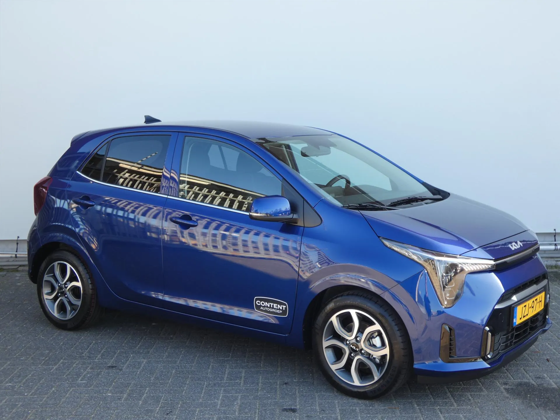 Kia Picanto met kenteken JZJ-97-H – interieur