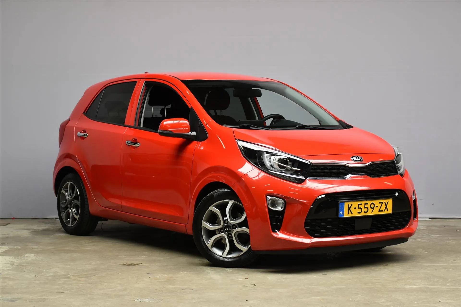 Kia Picanto met kenteken K-559-ZX – interieur