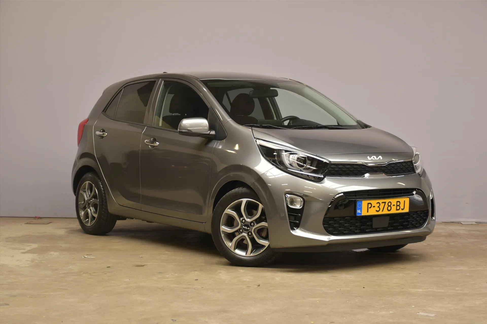 Kia Picanto met kenteken P-378-BJ – interieur