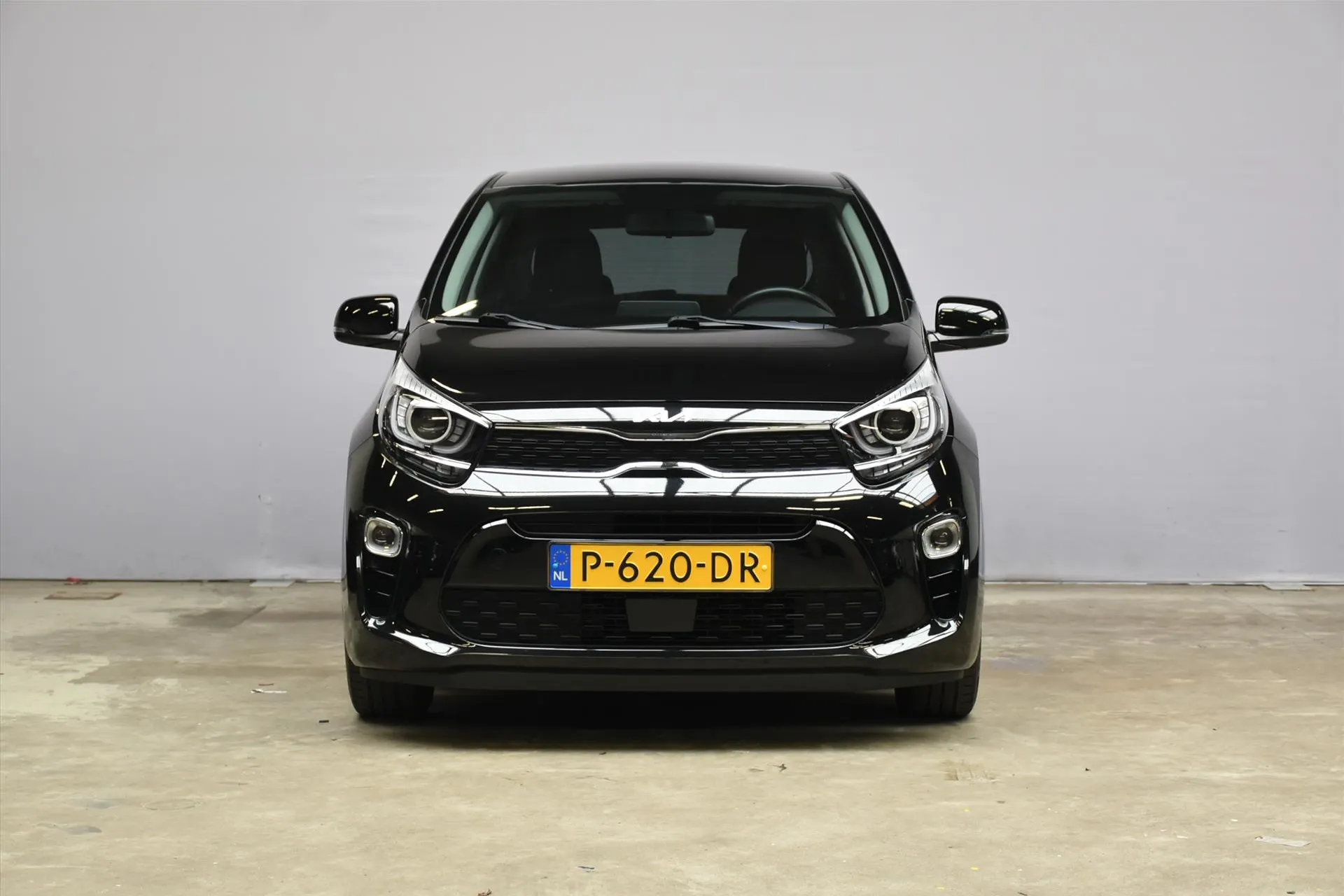 Kia Picanto met kenteken P-620-DR – achteraanzicht