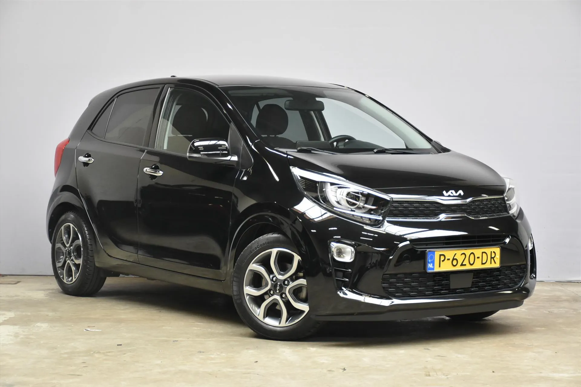Kia Picanto met kenteken P-620-DR – interieur