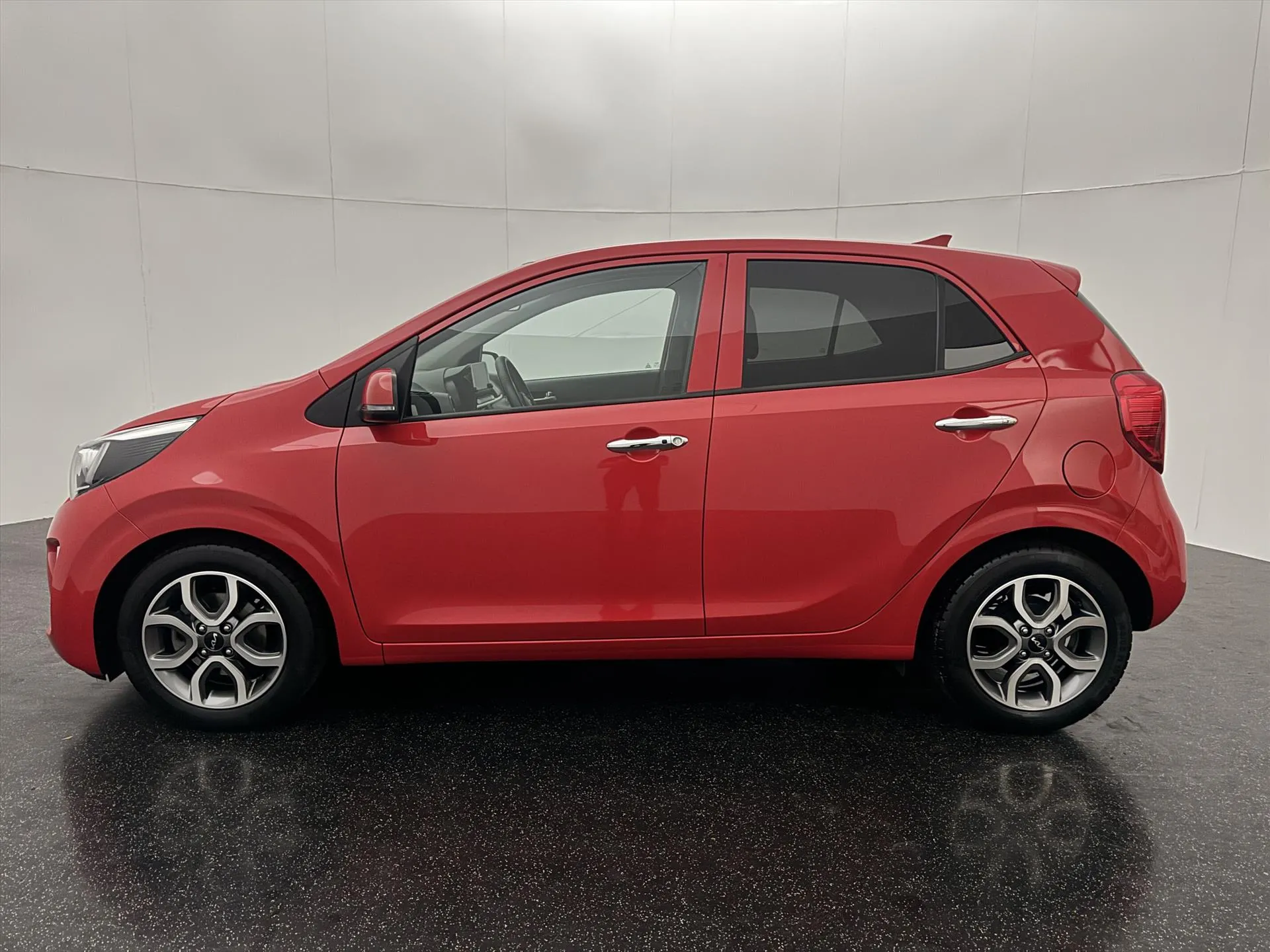 Kia Picanto met kenteken P-892-SN – achteraanzicht
