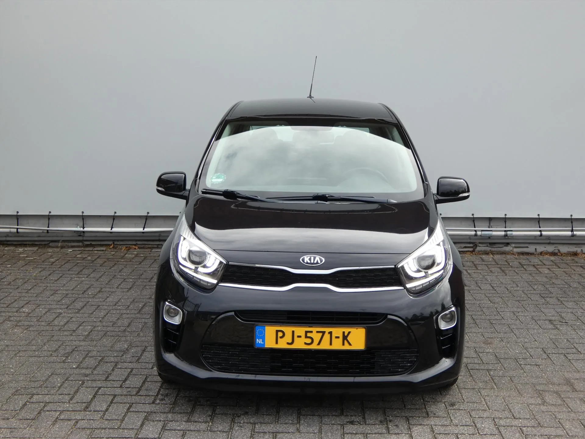 Kia Picanto met kenteken PJ-571-K – achteraanzicht