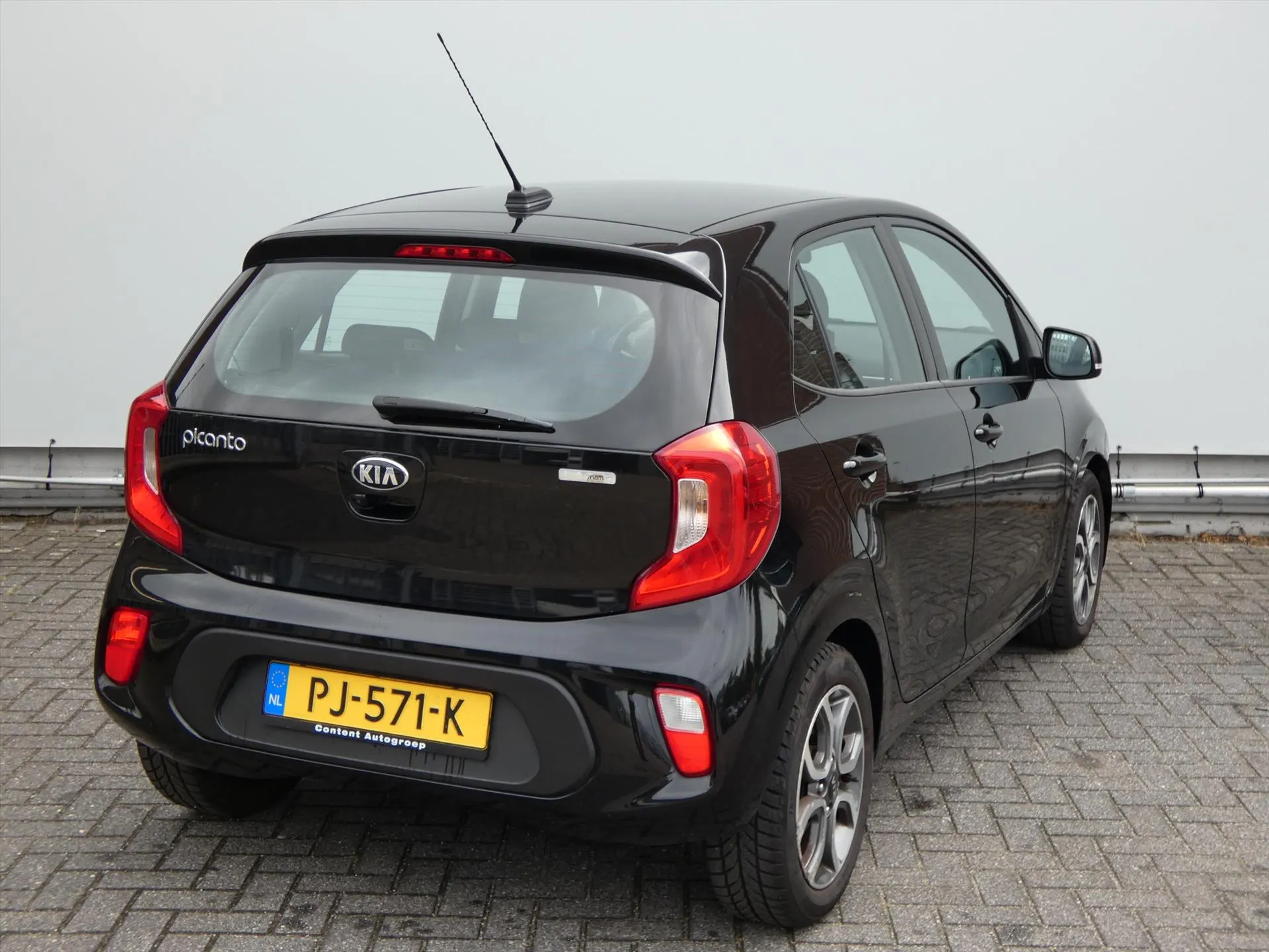 Kia Picanto met kenteken PJ-571-K – detailfoto