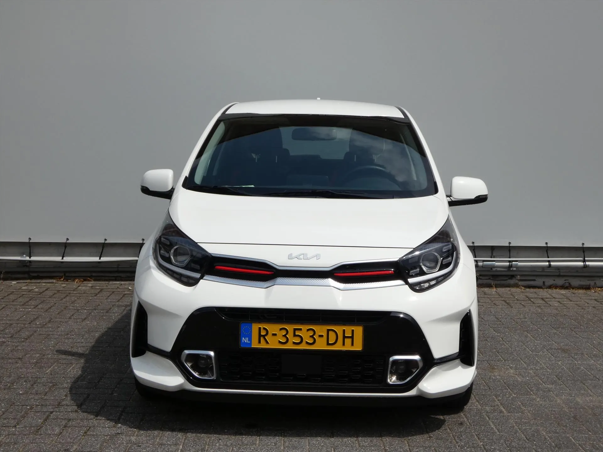 Kia Picanto met kenteken R-353-DH – achteraanzicht