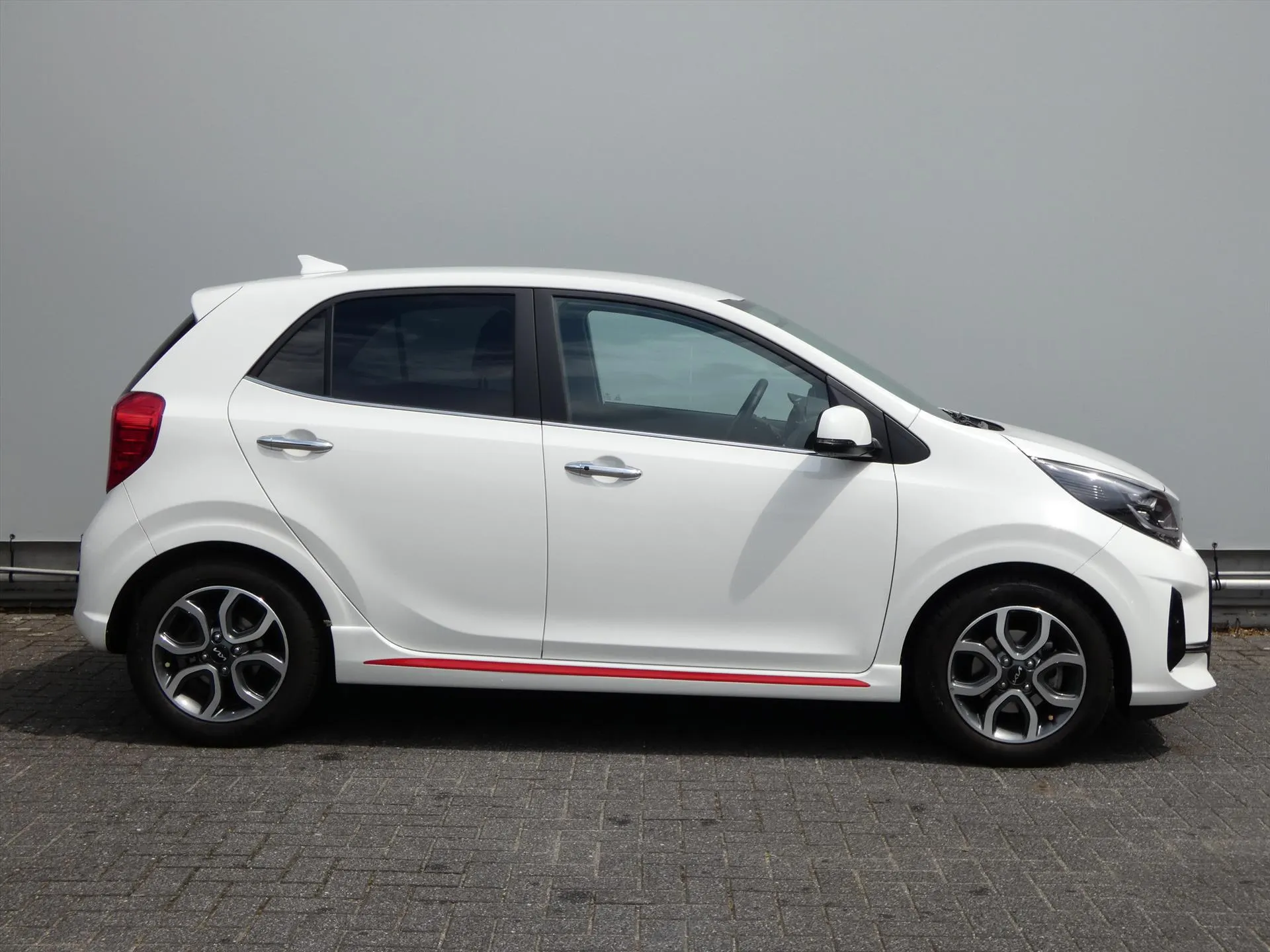 Kia Picanto met kenteken R-353-DH – dashboard