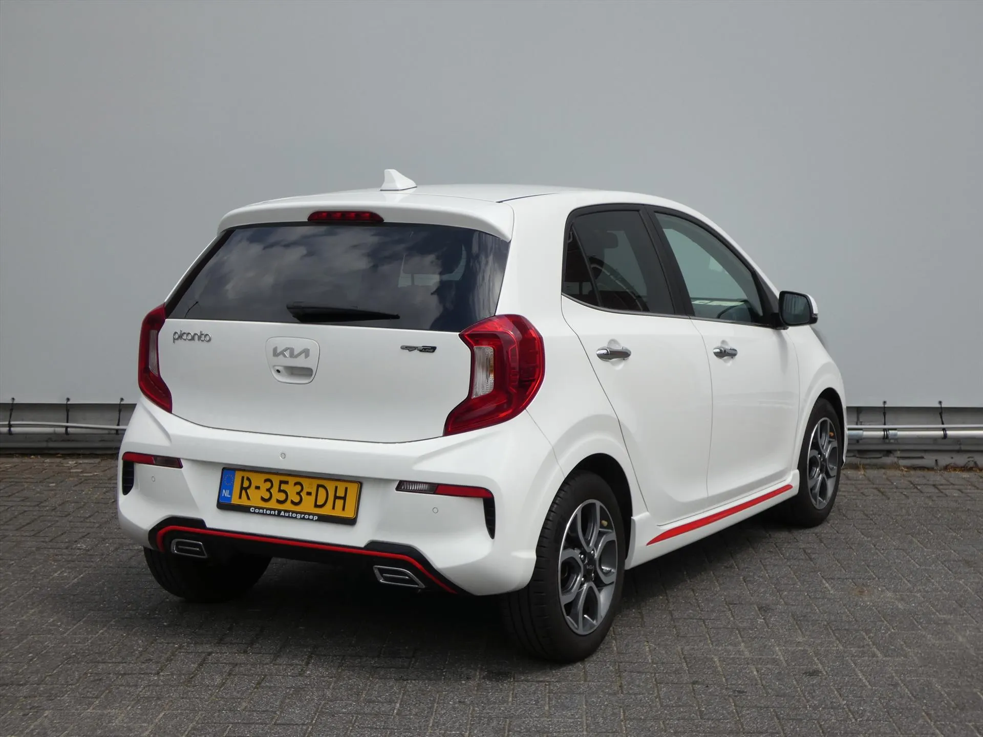 Kia Picanto met kenteken R-353-DH – detailfoto
