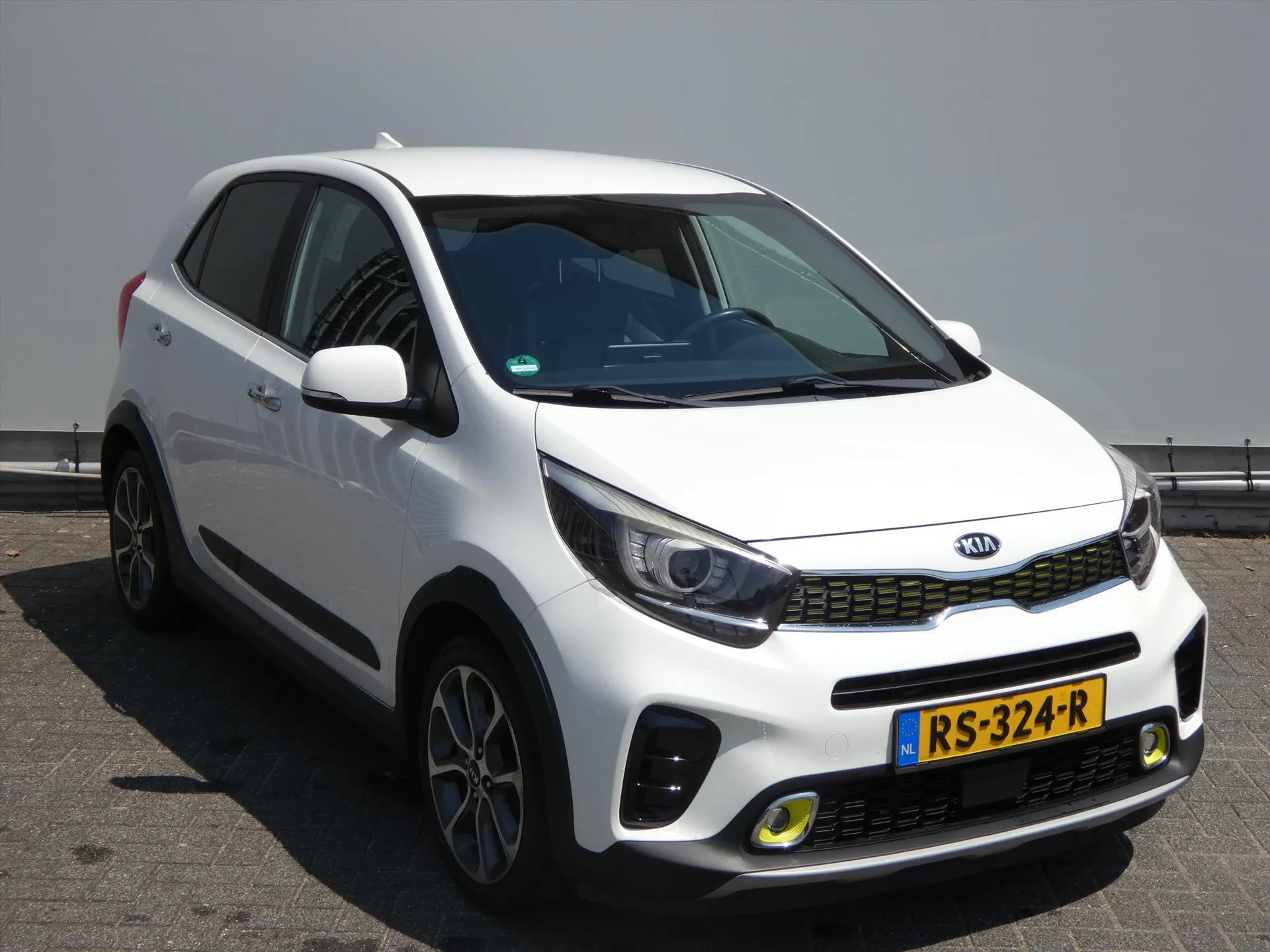 Kia Picanto met kenteken RS-324-R – interieur