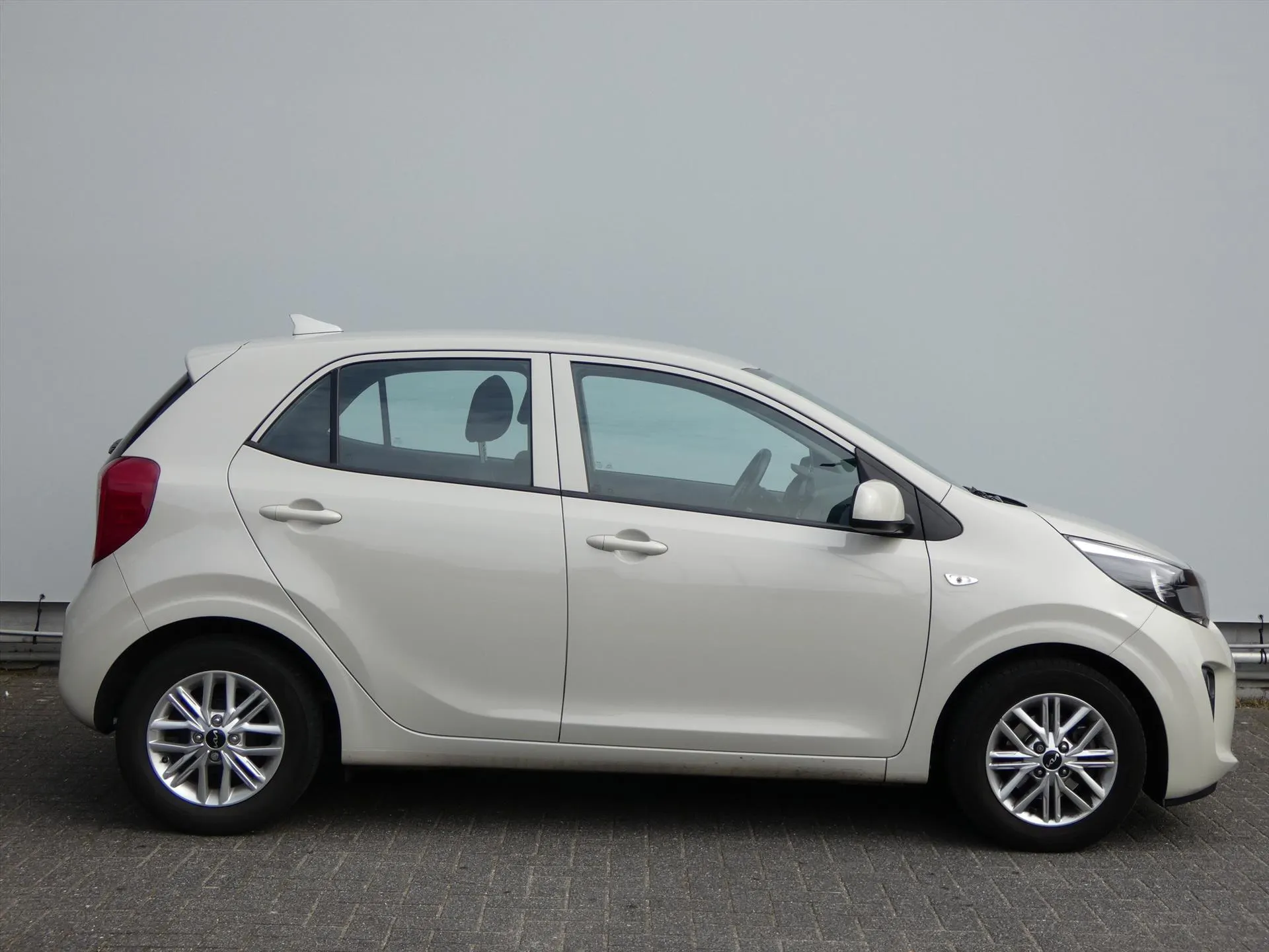 Kia Picanto met kenteken S-854-HL – dashboard
