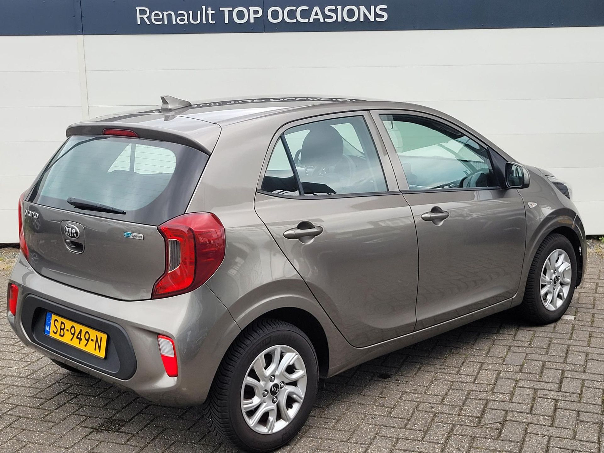 Kia Picanto met kenteken SB-949-N – achteraanzicht