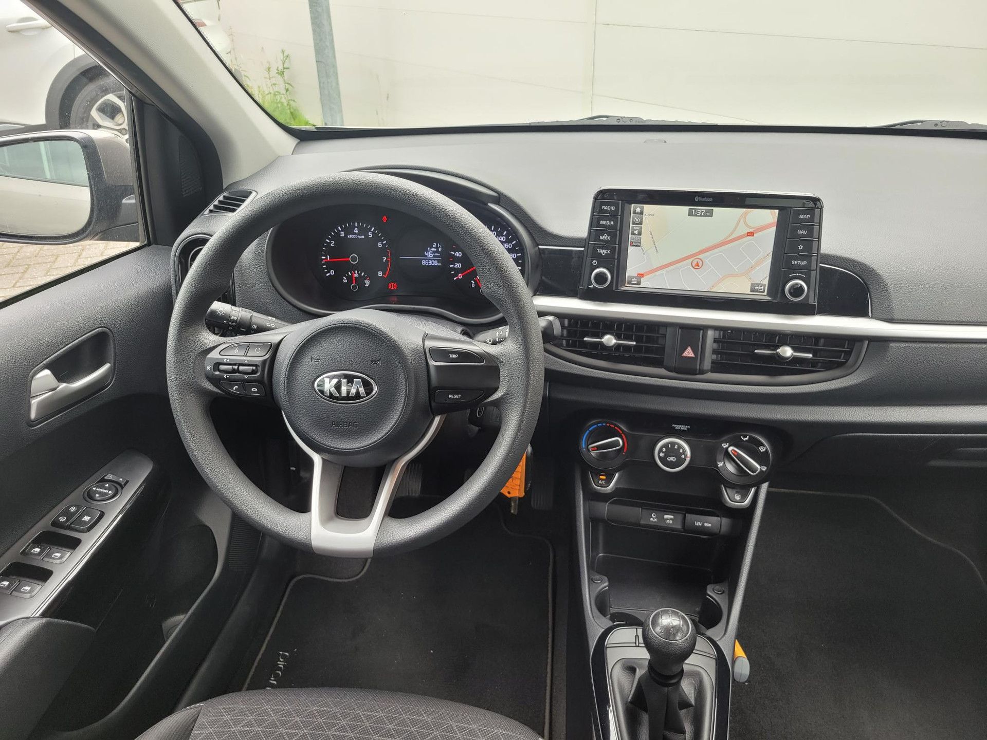 Kia Picanto met kenteken SB-949-N – interieur