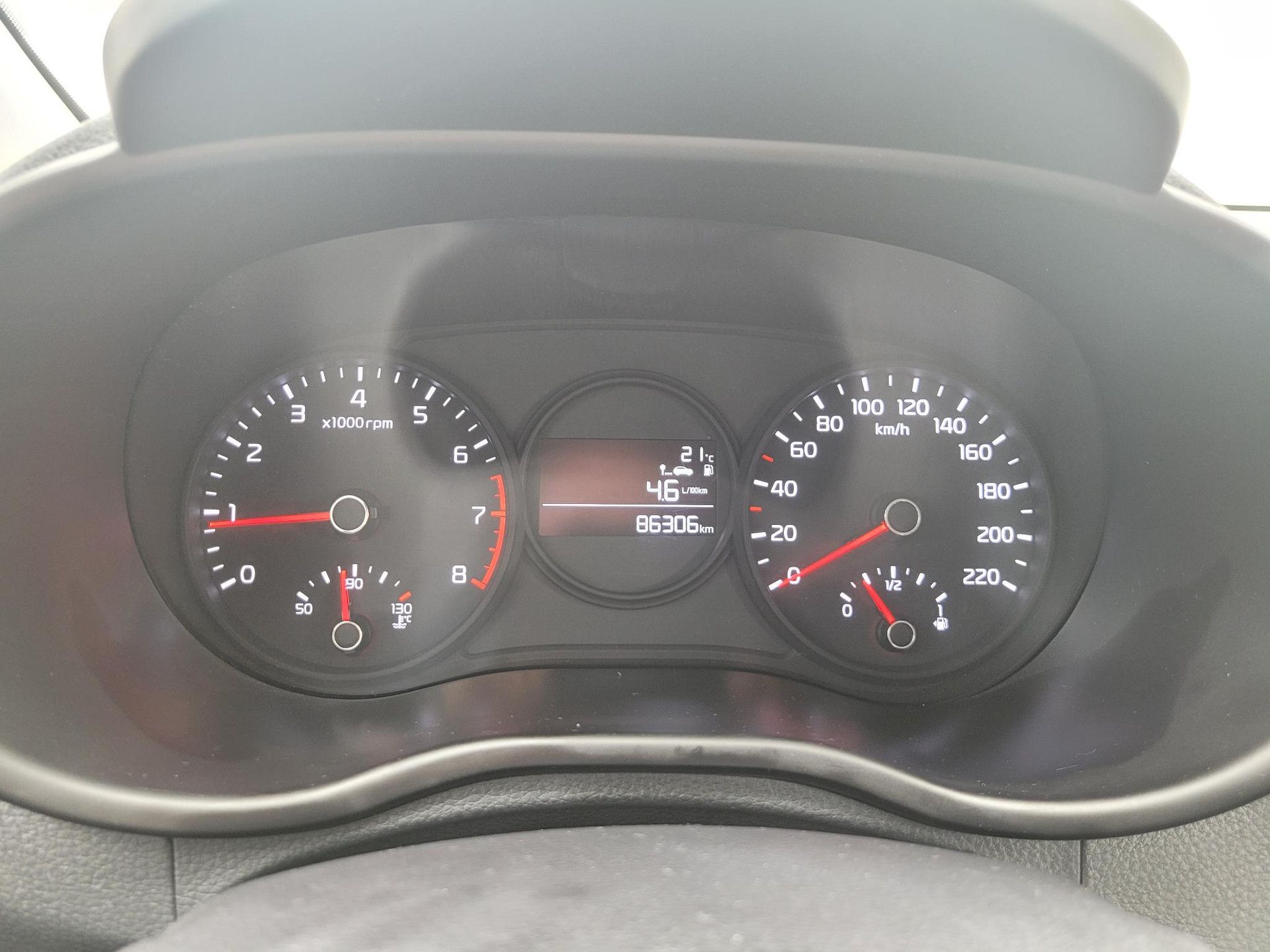 Kia Picanto met kenteken SB-949-N – dashboard