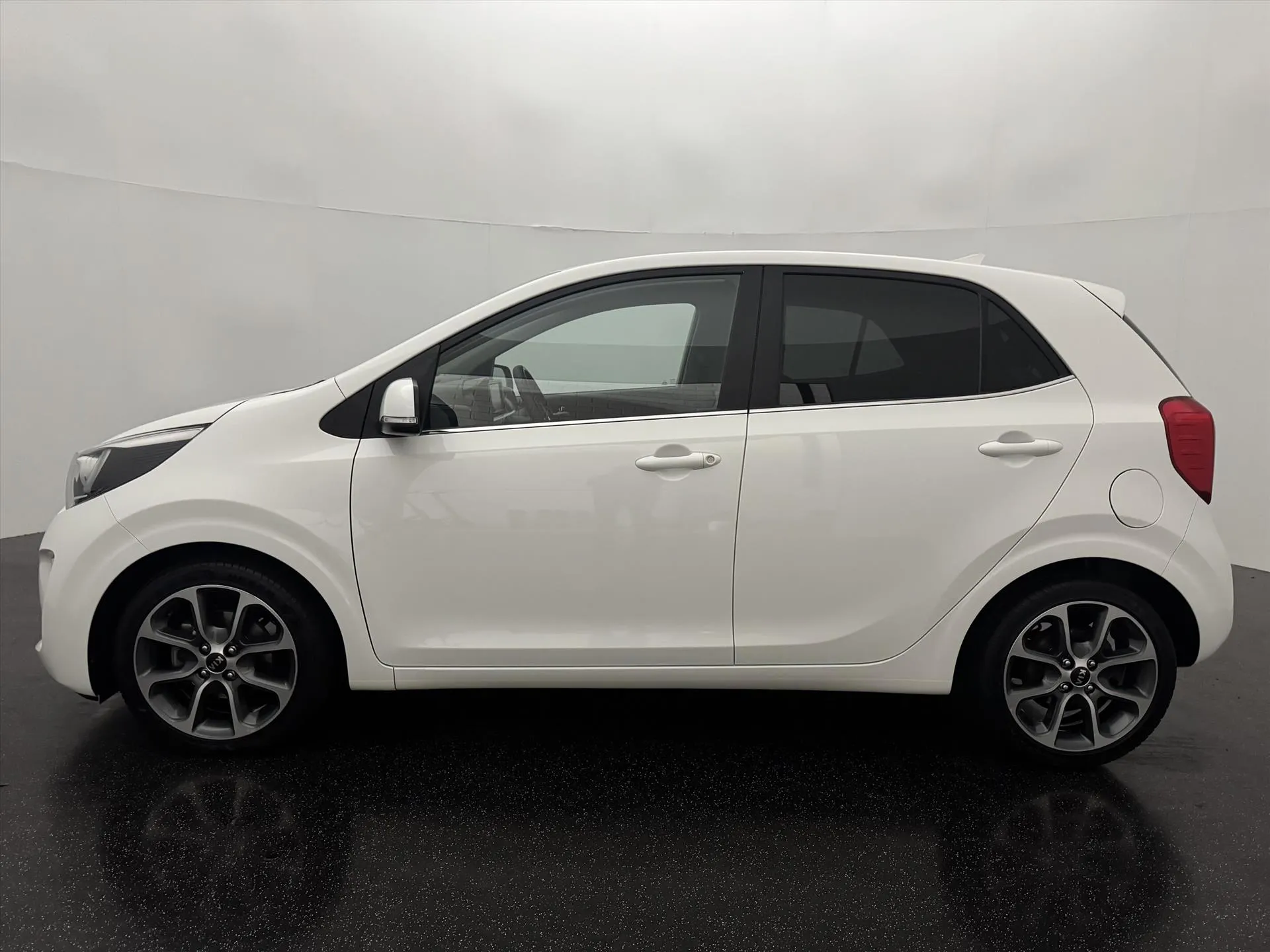Kia Picanto met kenteken SF-832-H – interieur