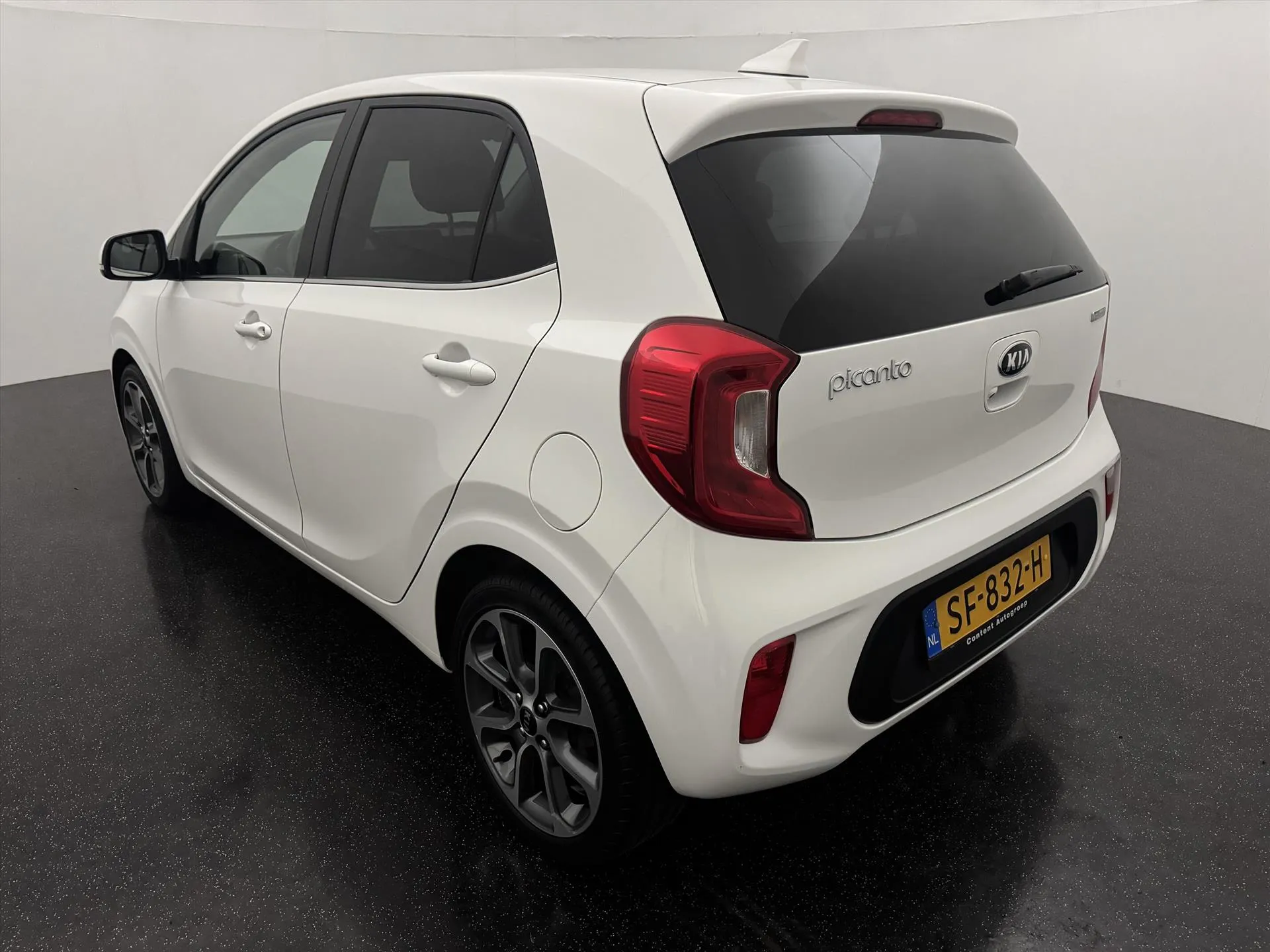 Kia Picanto met kenteken SF-832-H – dashboard