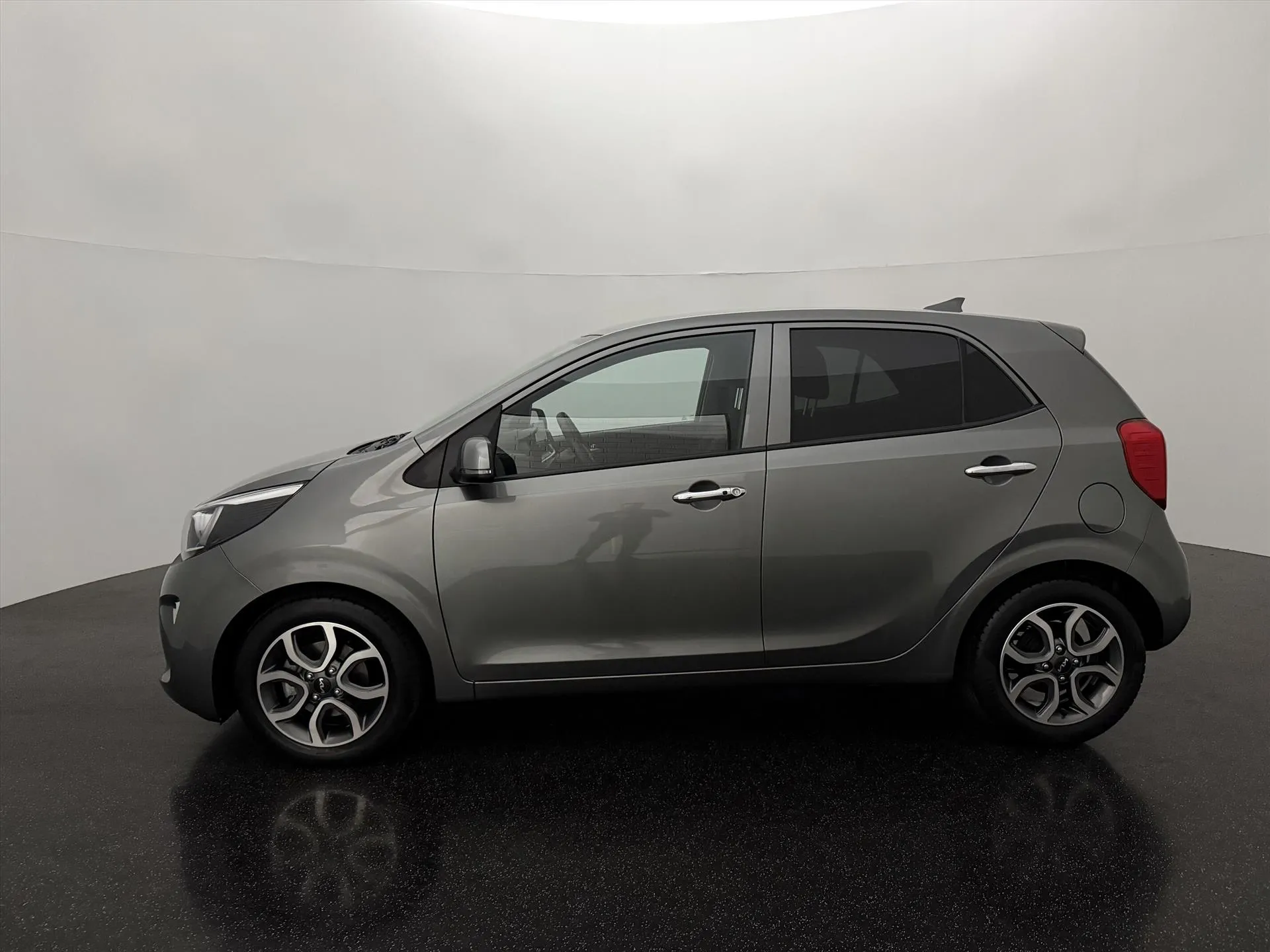 Kia Picanto met kenteken T-014-NH – achteraanzicht