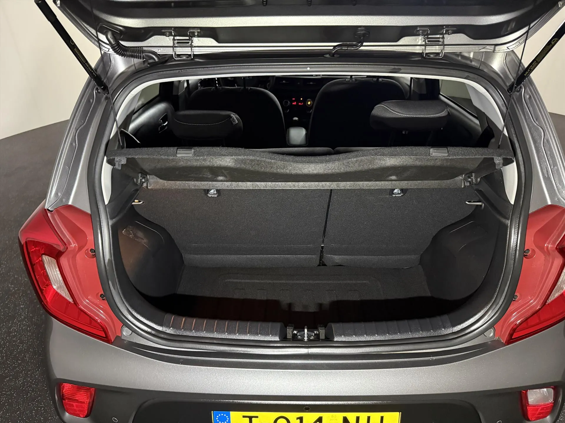 Kia Picanto met kenteken T-014-NH – detailfoto