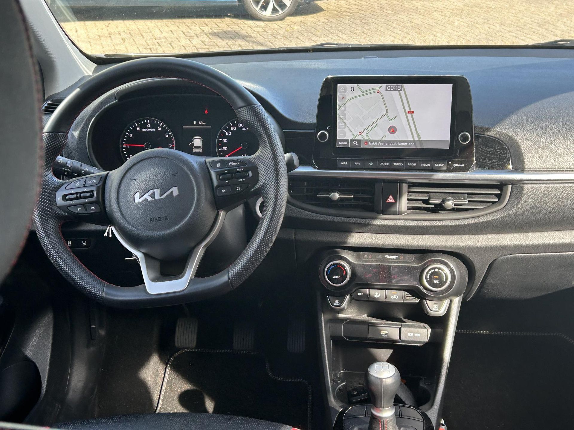 Kia Picanto met kenteken T-428-XS – interieur