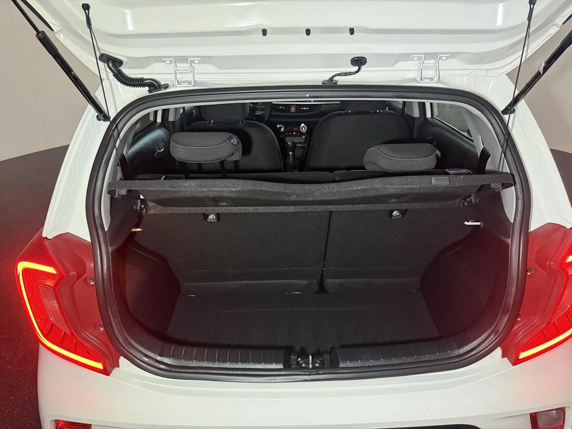Kia Picanto met kenteken T-958-BX – detailfoto