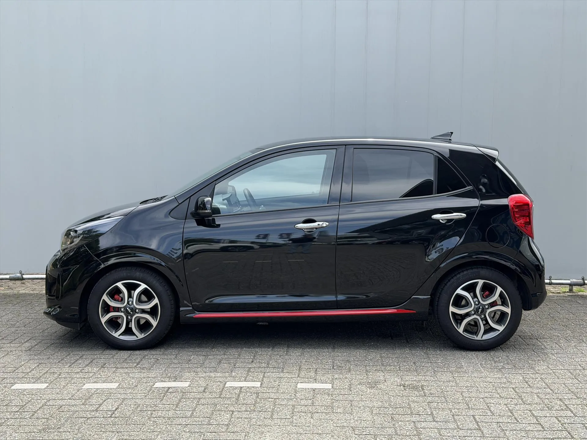 Kia Picanto met kenteken X-280-LL – achteraanzicht