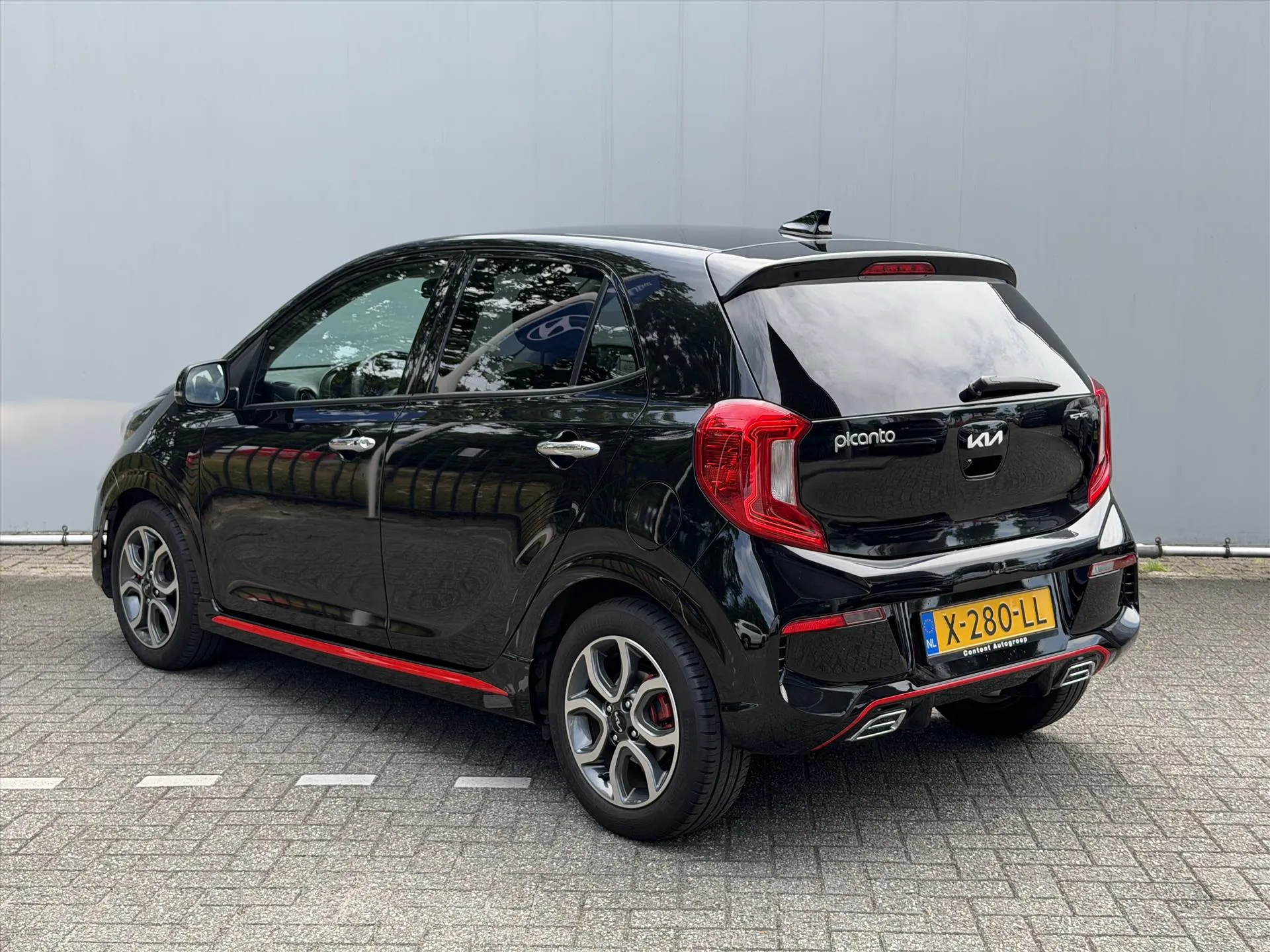 Kia Picanto met kenteken X-280-LL – interieur