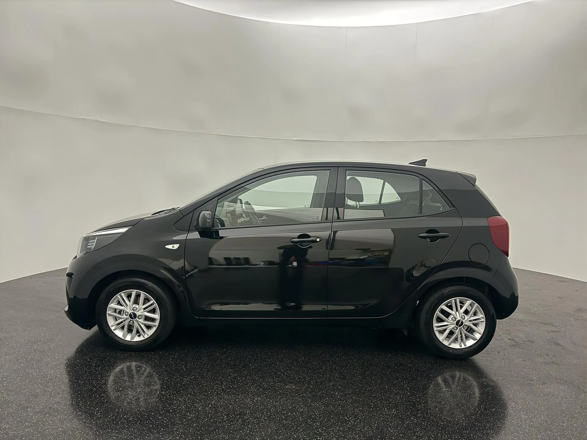 Kia Picanto met kenteken Z-562-NF – achteraanzicht