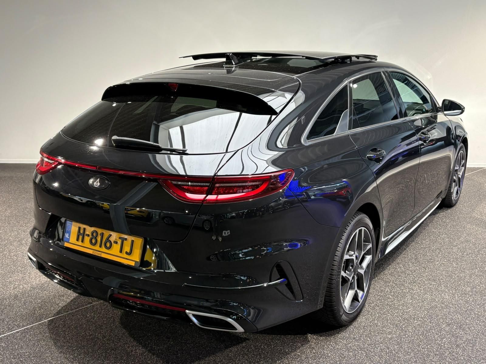 Kia ProCeed met kenteken H-816-TJ – achteraanzicht