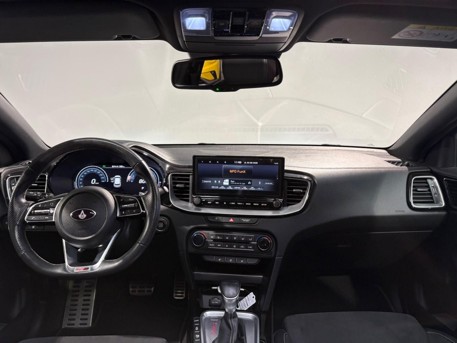Kia ProCeed met kenteken H-816-TJ – interieur