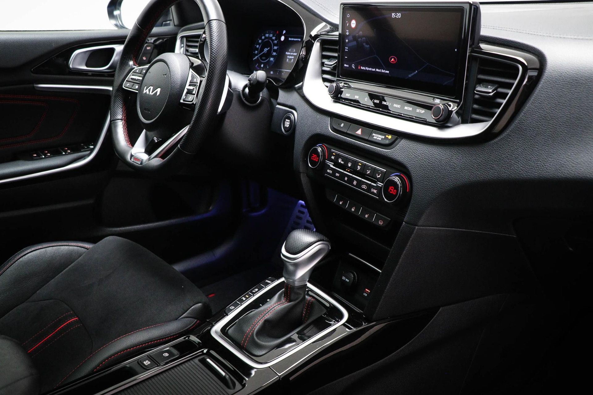 Kia ProCeed met kenteken JKG-68-X – interieur