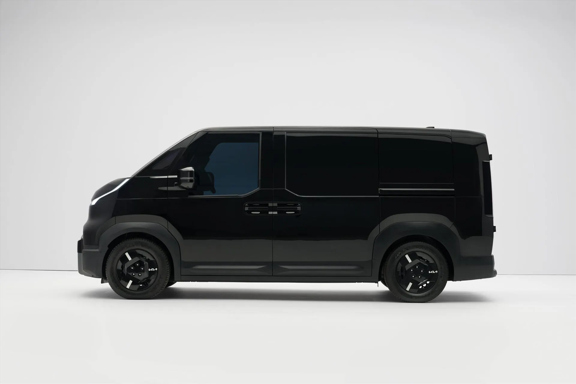 Kia PV5 met kenteken 71548 – detailfoto