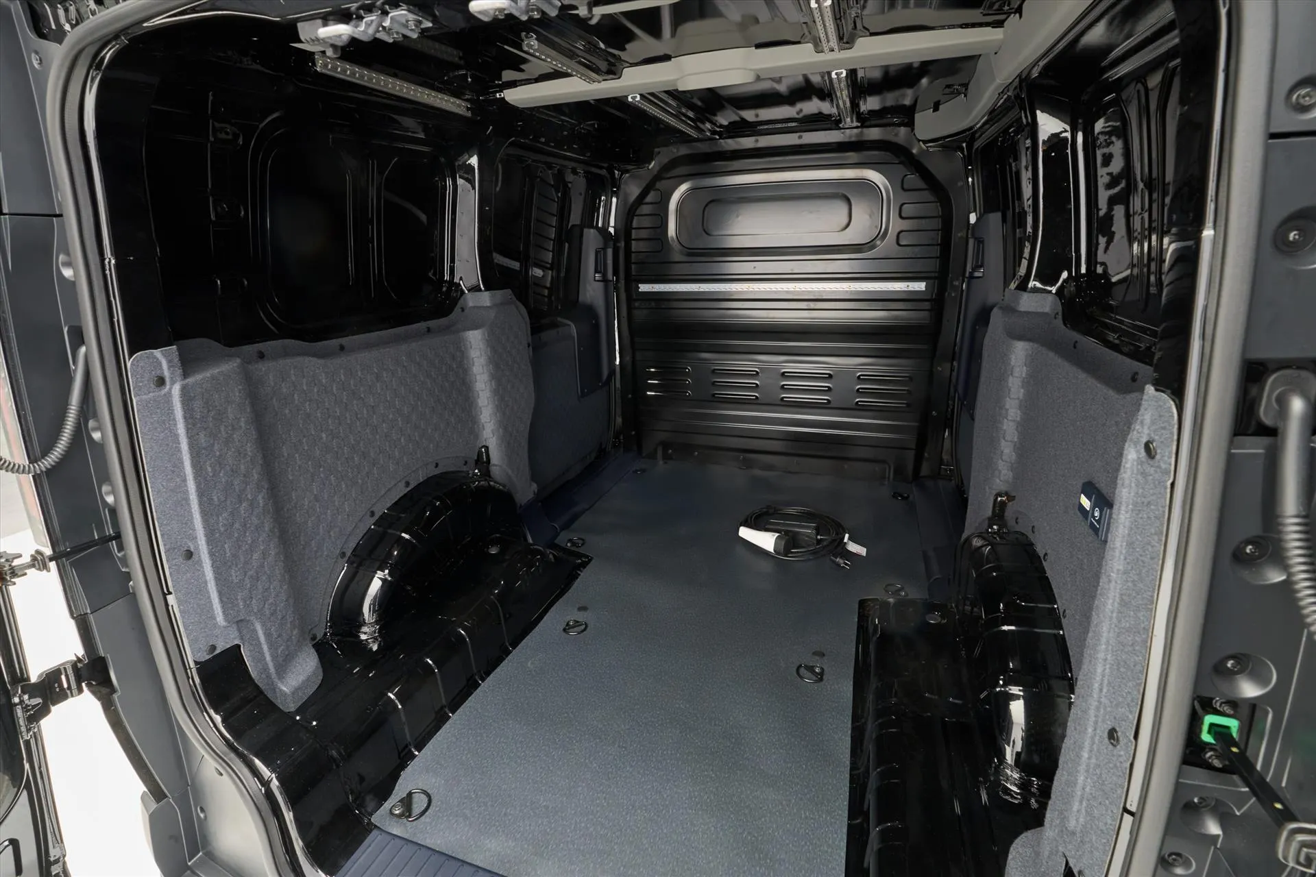 Kia PV5 met kenteken 71551 – detailfoto