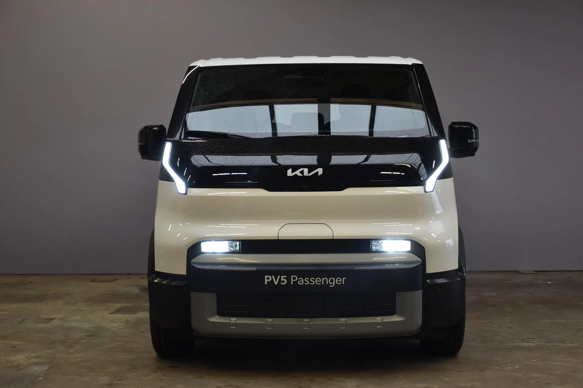 Kia PV5 met kenteken 73389 – interieur