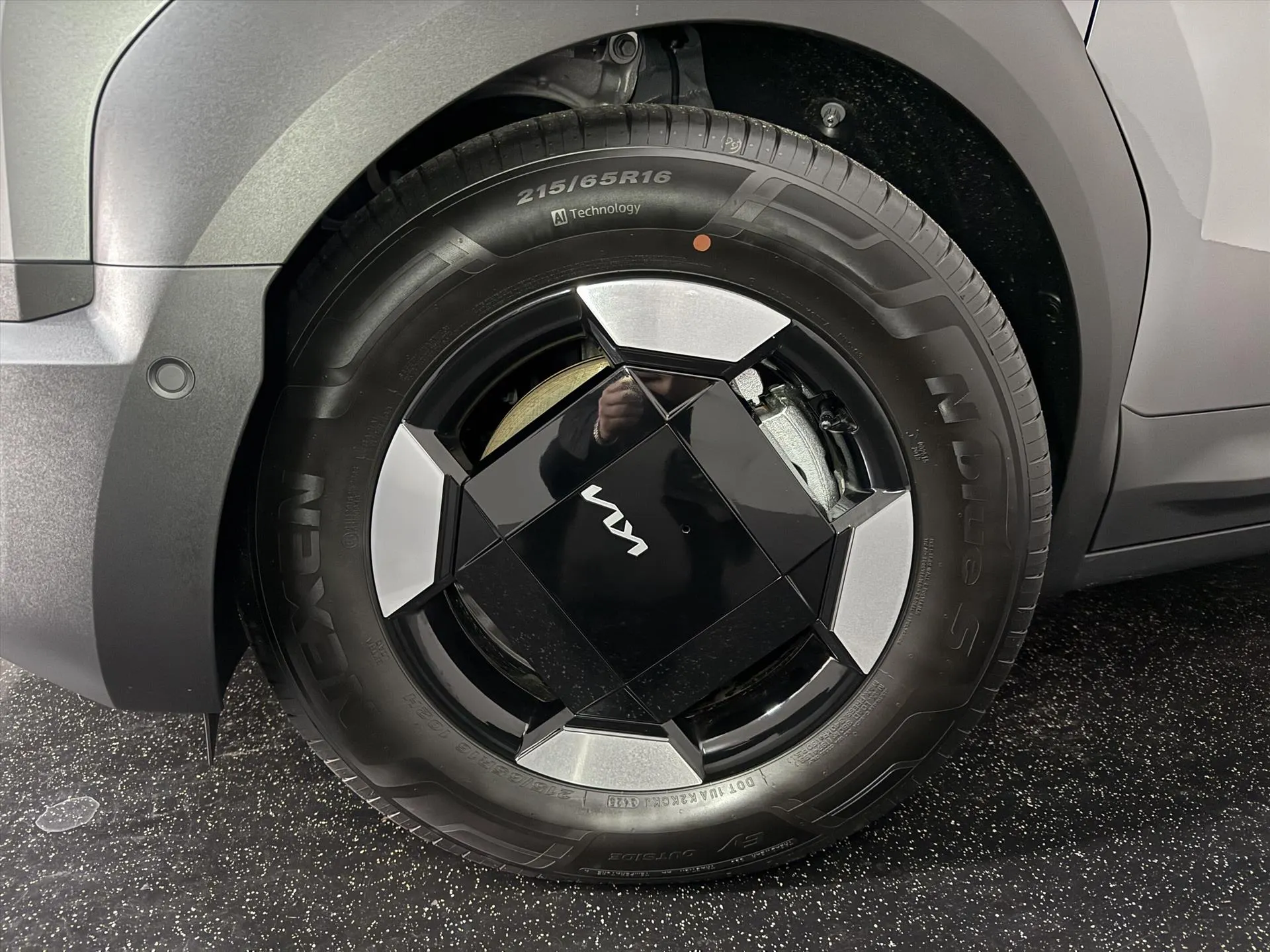 Kia PV5 met kenteken 73535 – interieur
