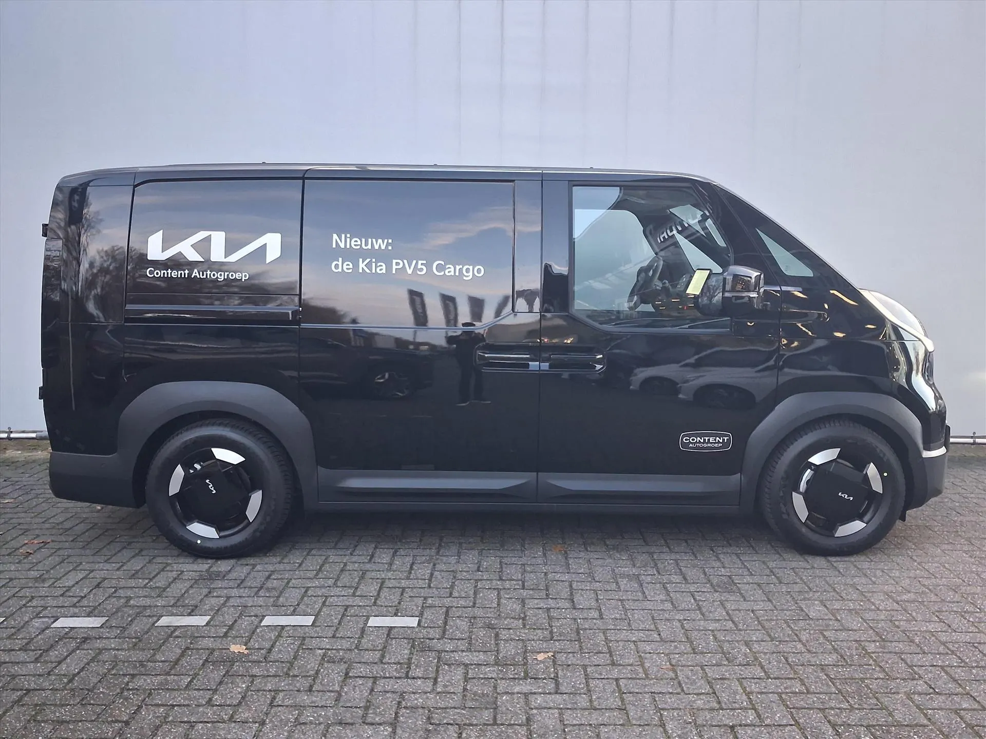 Kia PV5 met kenteken 73737 – interieur