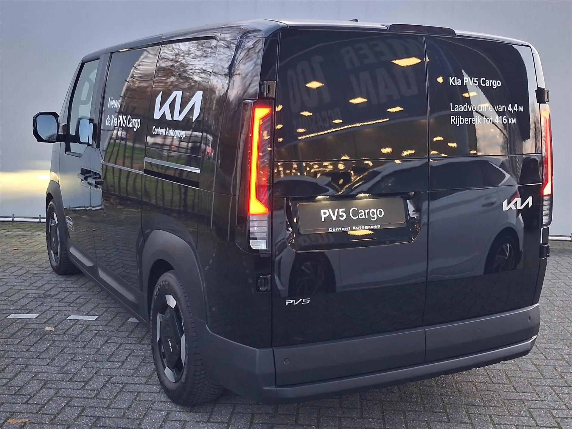 Kia PV5 met kenteken 73737 – detailfoto