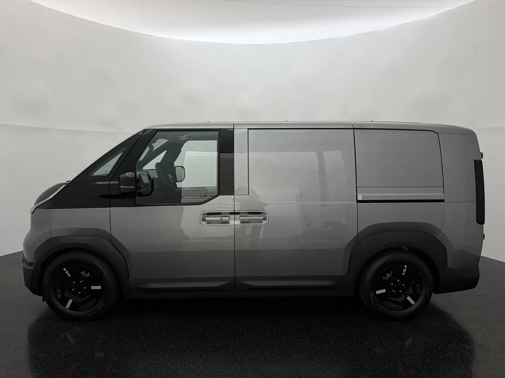 Kia PV5 met kenteken 73794 – achteraanzicht