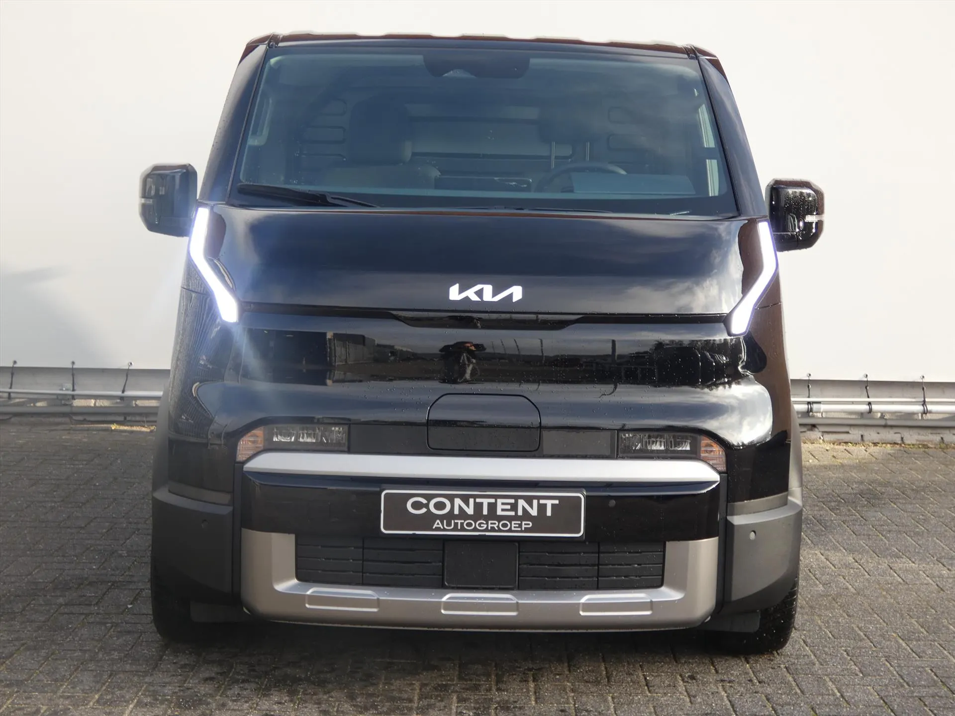 Kia PV5 met kenteken 73865 – achteraanzicht