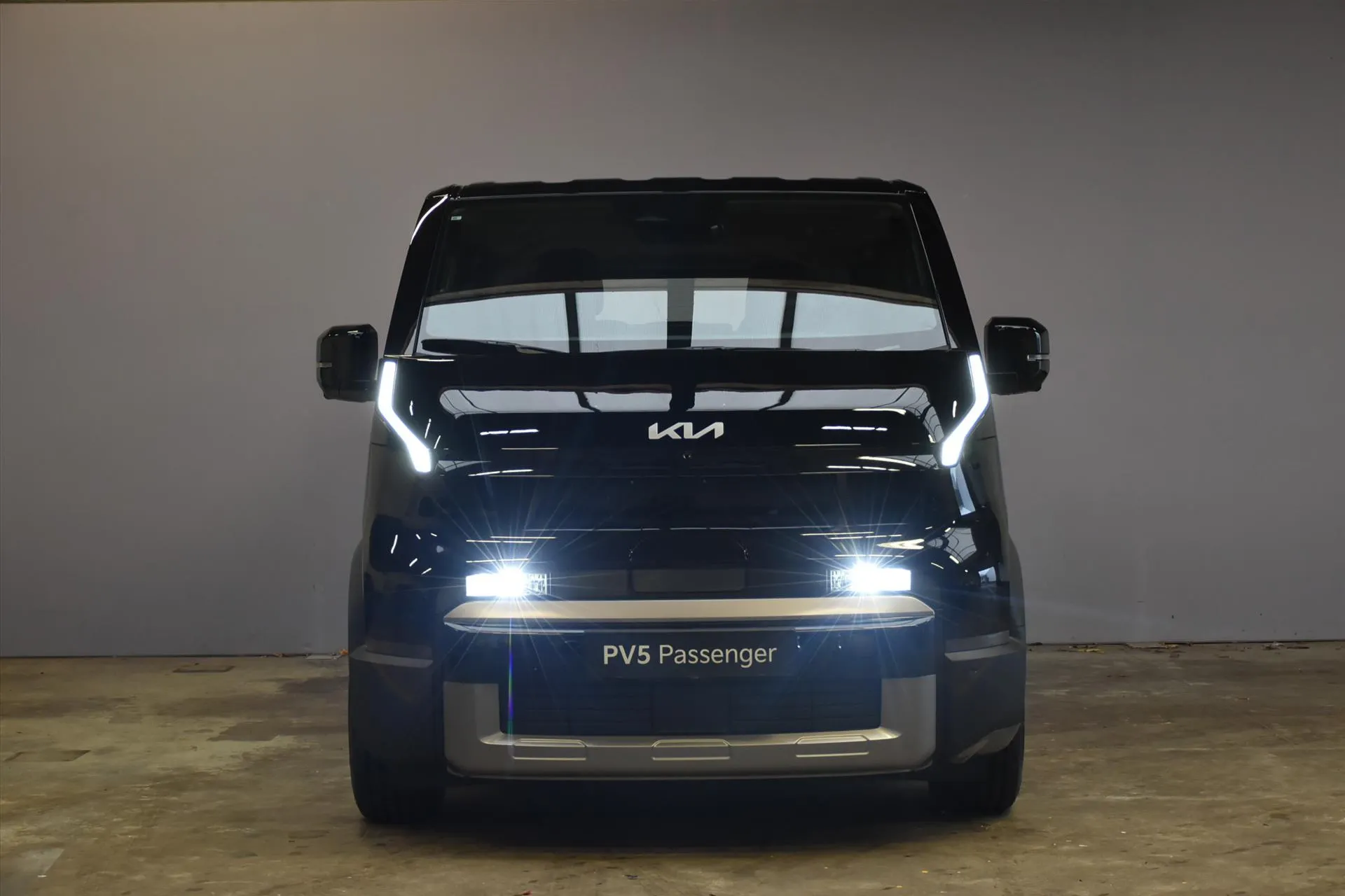 Kia PV5 met kenteken 74413 – interieur