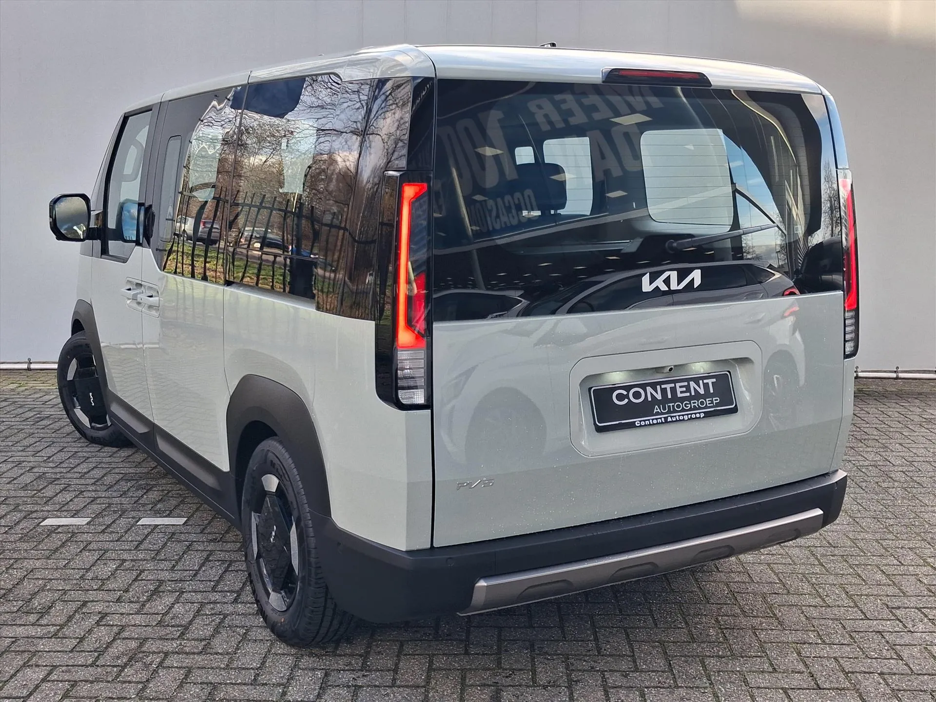 Kia PV5 met kenteken 74553 – detailfoto