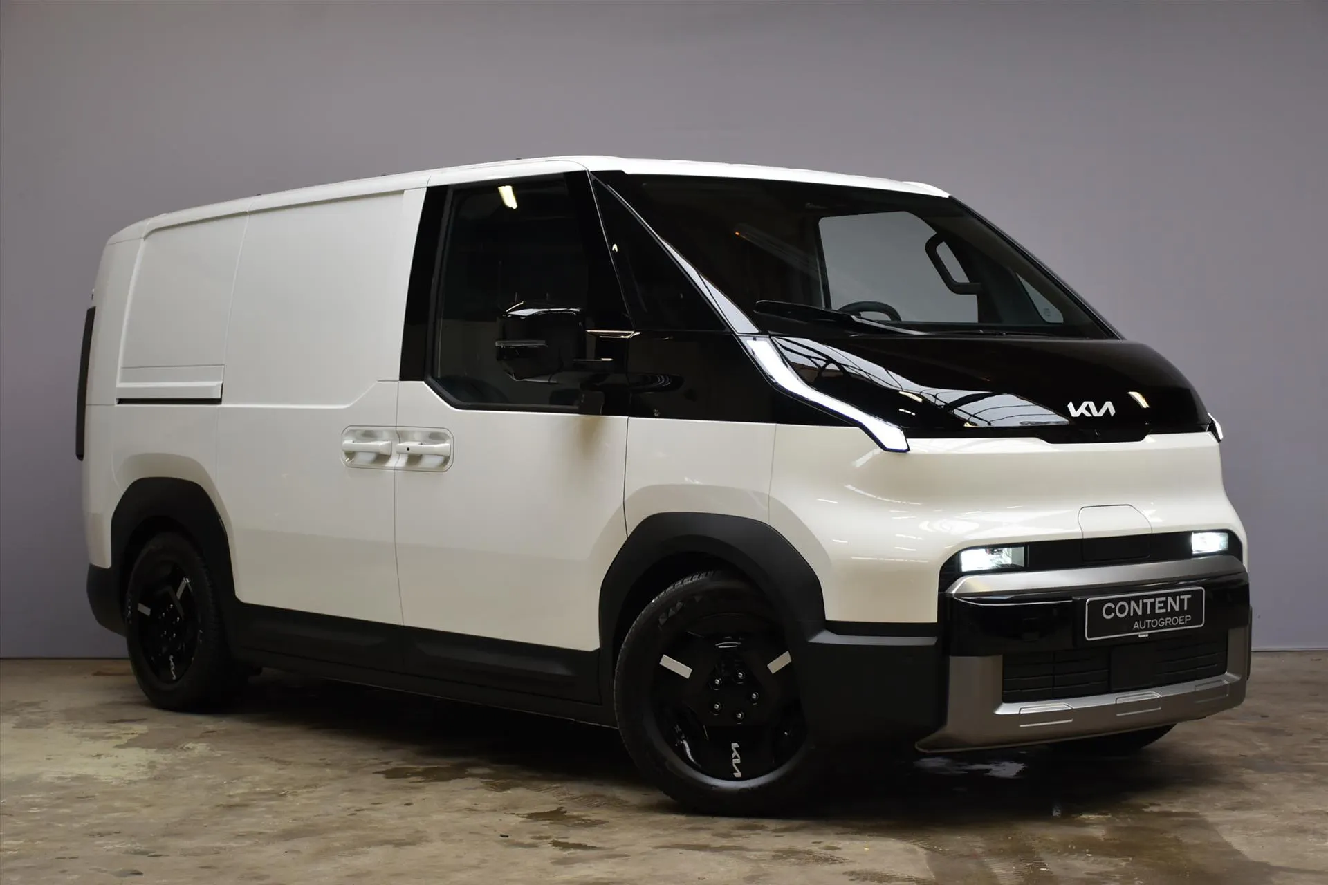 Kia PV5 met kenteken 76827 – interieur