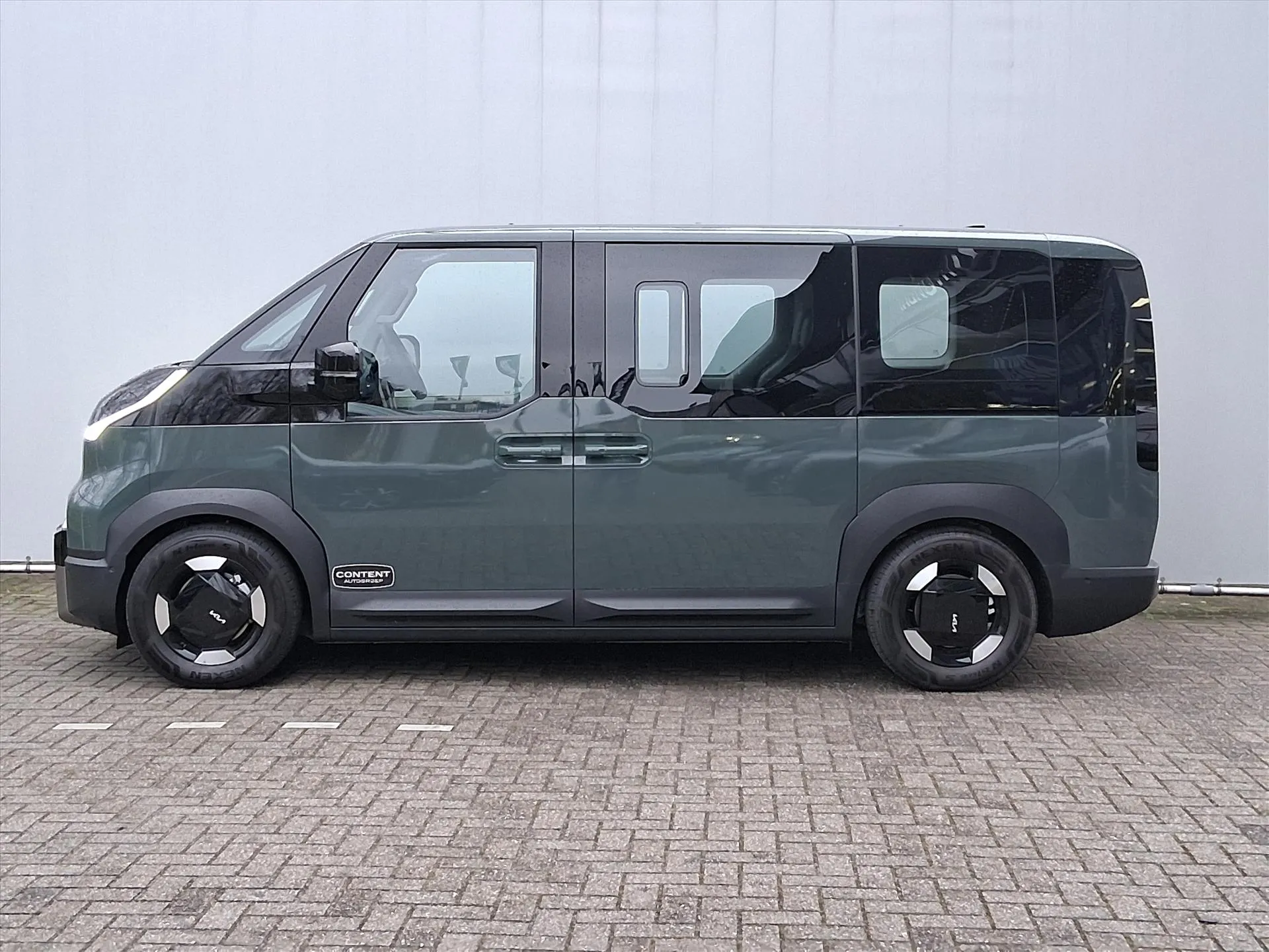 Kia PV5 met kenteken JZX-83-H – achteraanzicht