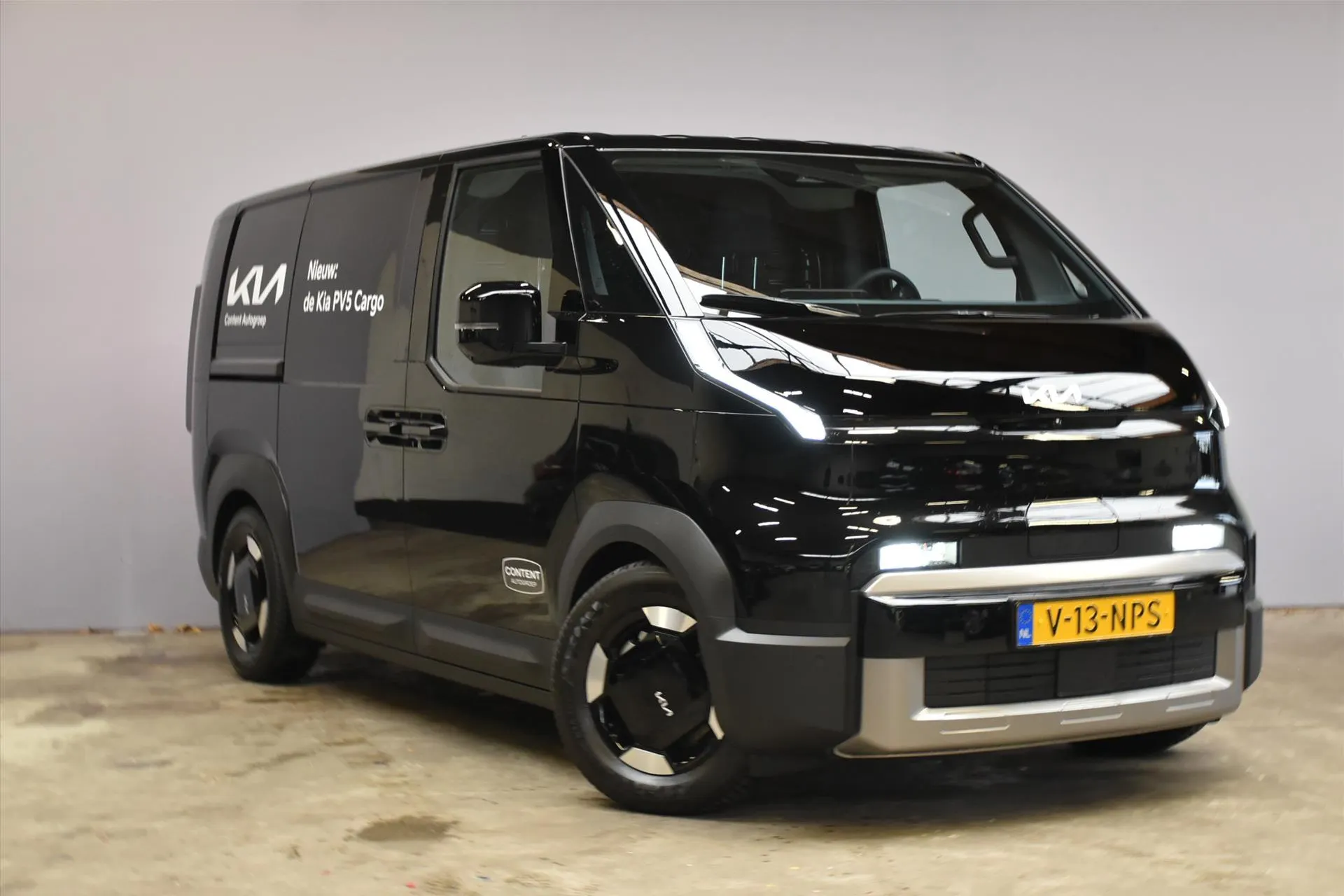 Kia PV5 met kenteken V-13-NPS – interieur