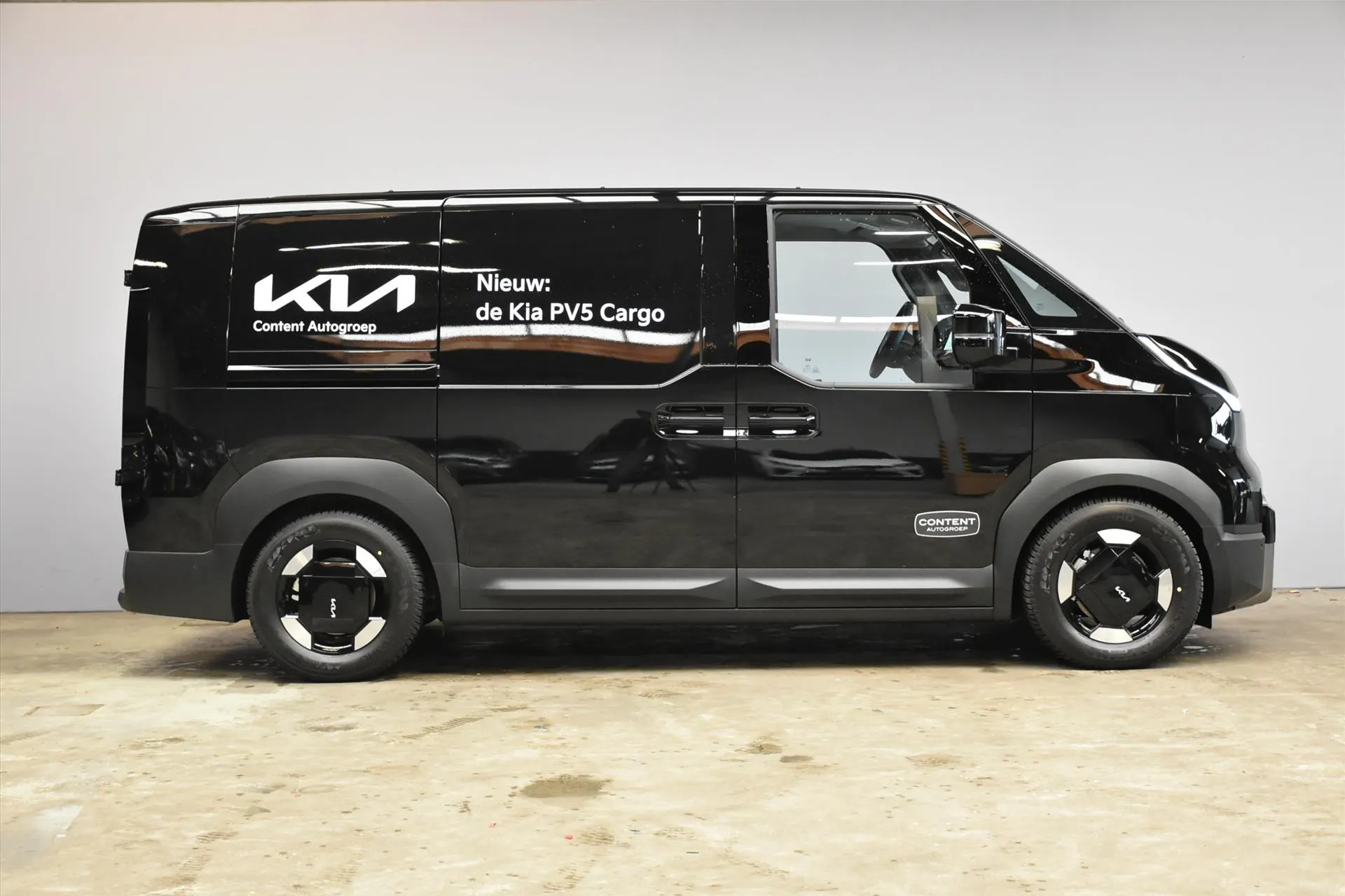 Kia PV5 met kenteken V-13-NPS – dashboard