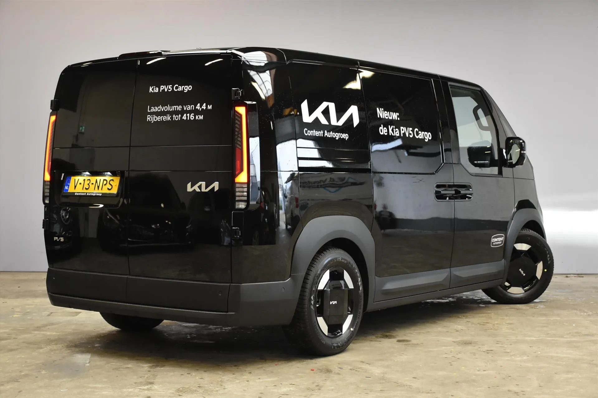 Kia PV5 met kenteken V-13-NPS – detailfoto