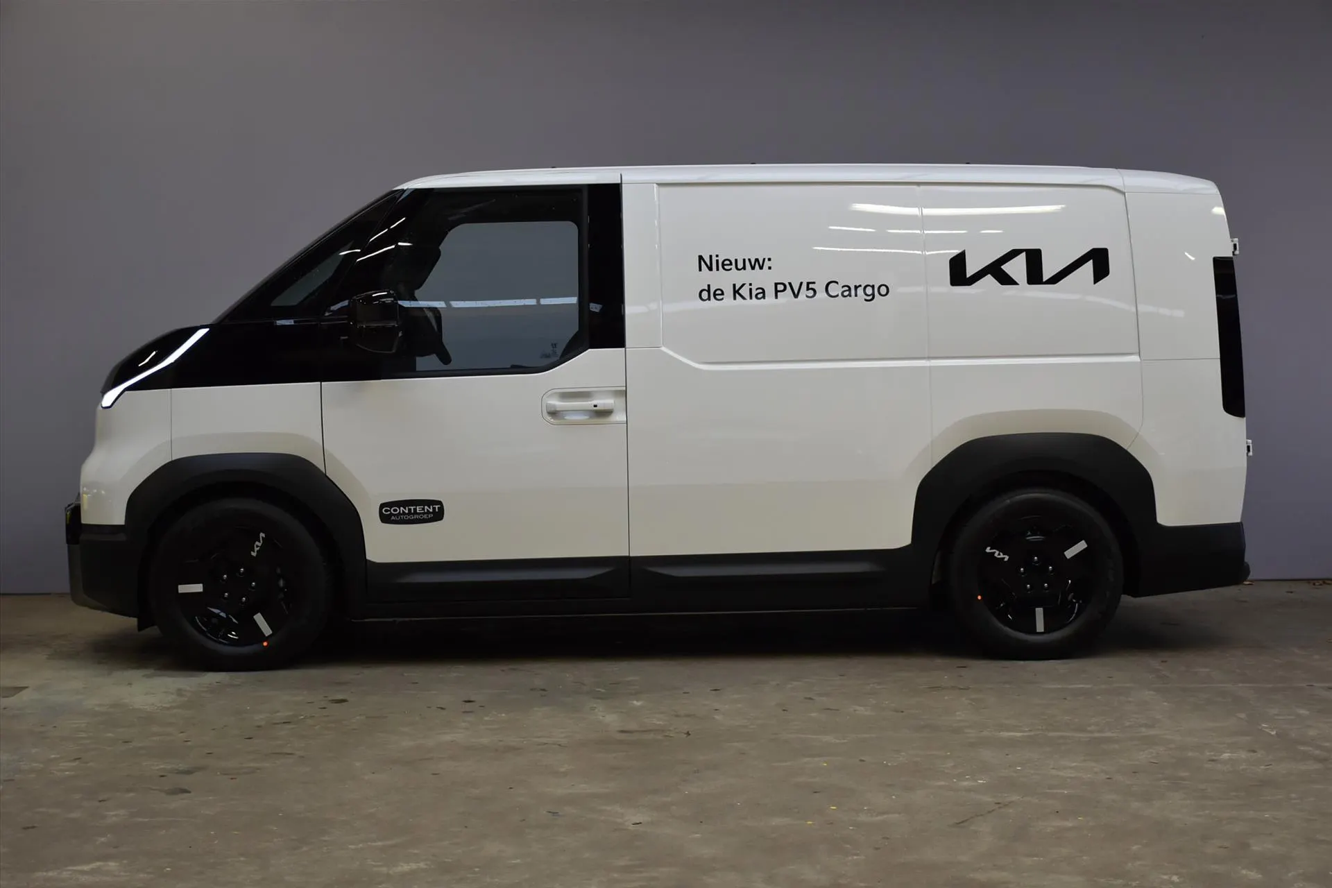 Kia PV5 met kenteken V-14-NPS – achteraanzicht